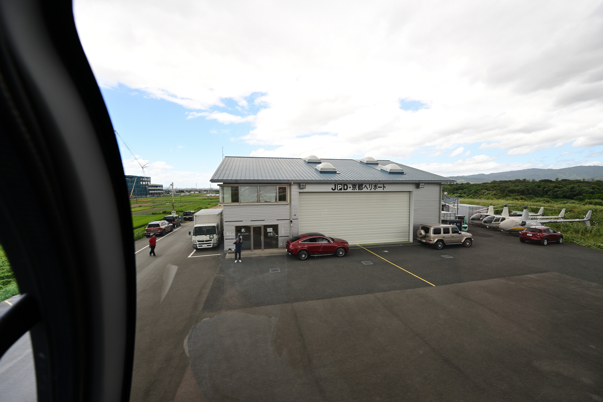 離陸後の機内から見たJPD京都ヘリポート