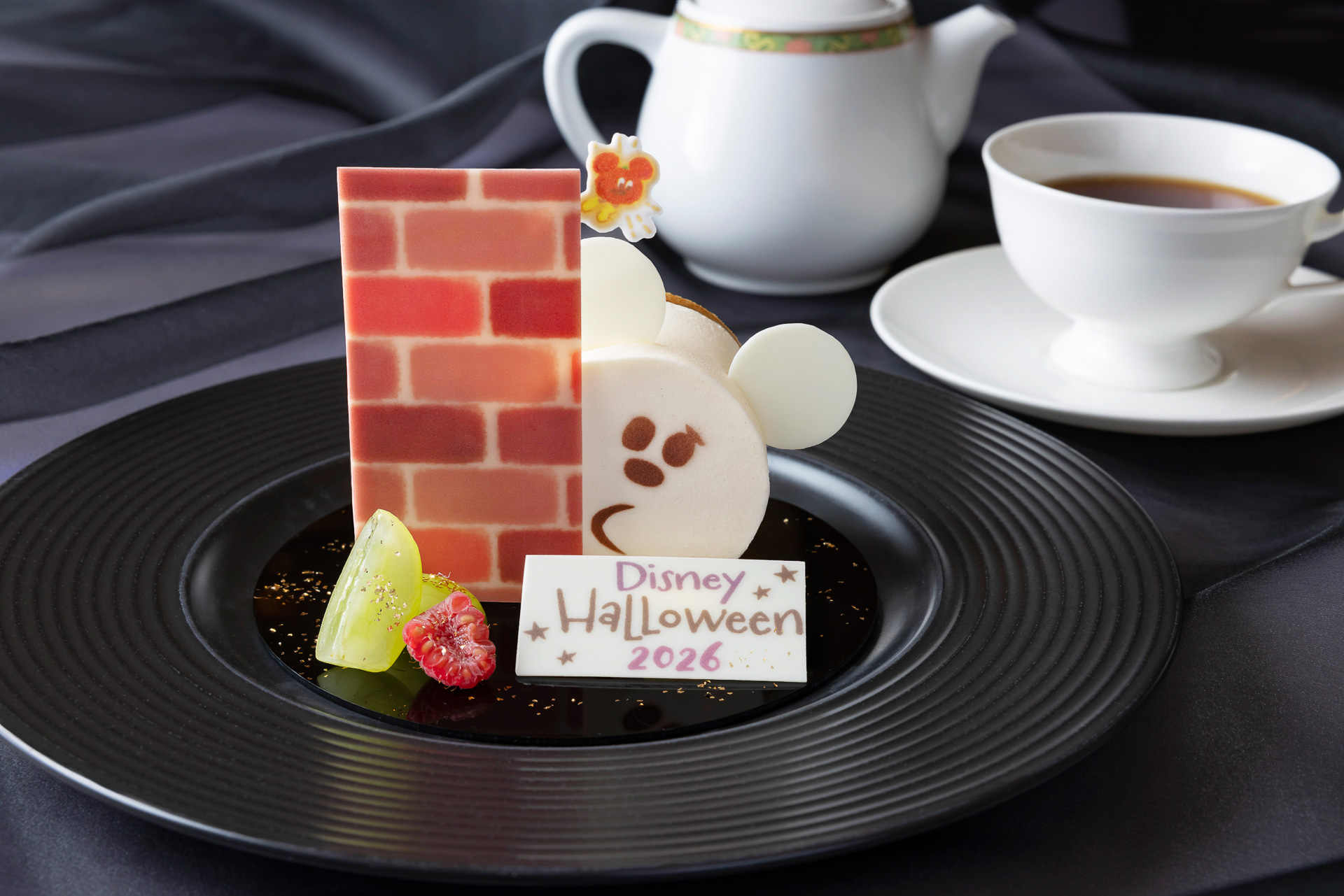 ディズニーホテルは館内のレストランにて「ディズニー・ハロウィーン」連動メニューを提供する