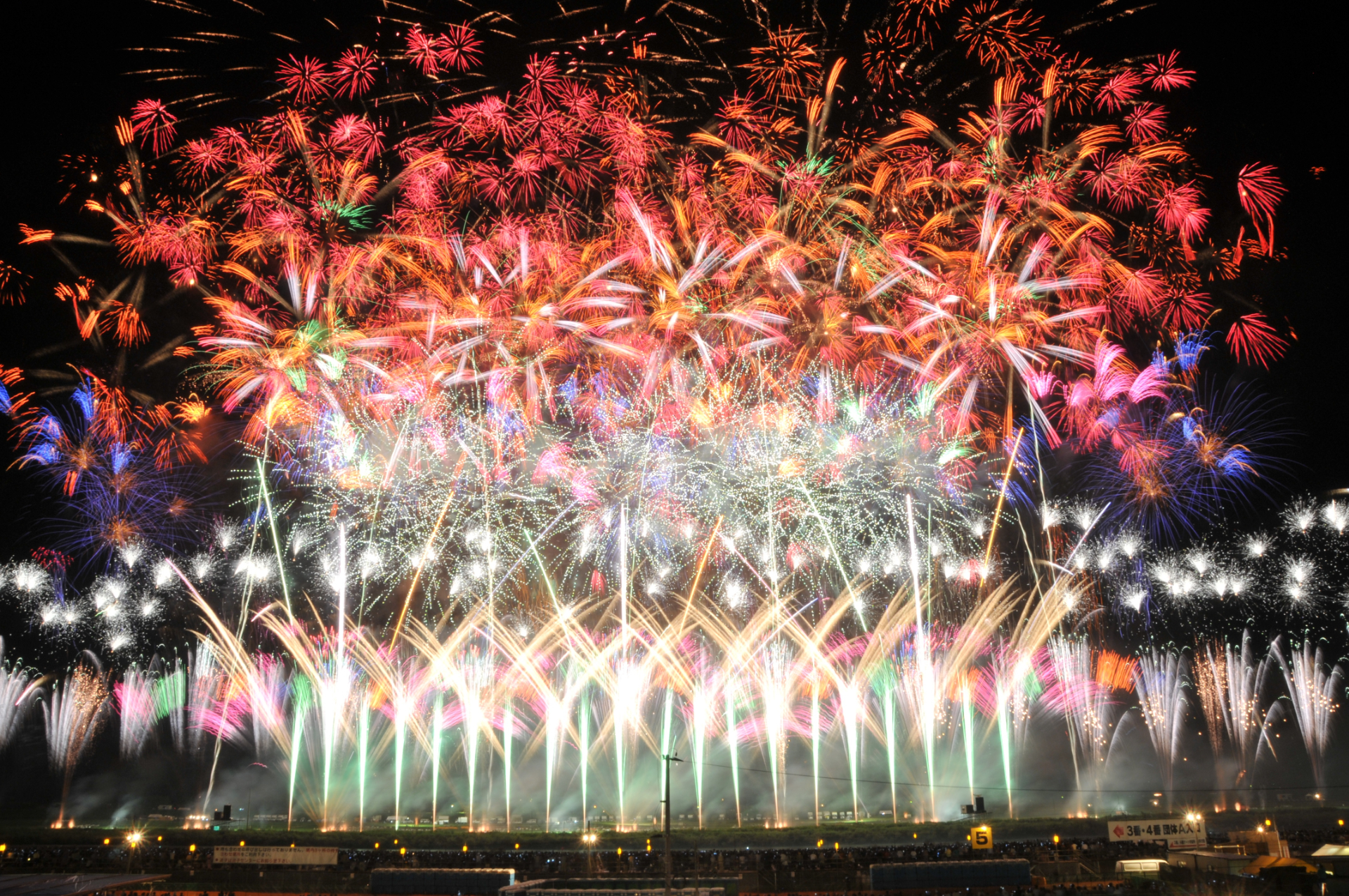 秋の「大曲の花火」をイス席で鑑賞できるジャルパックツアー販売中