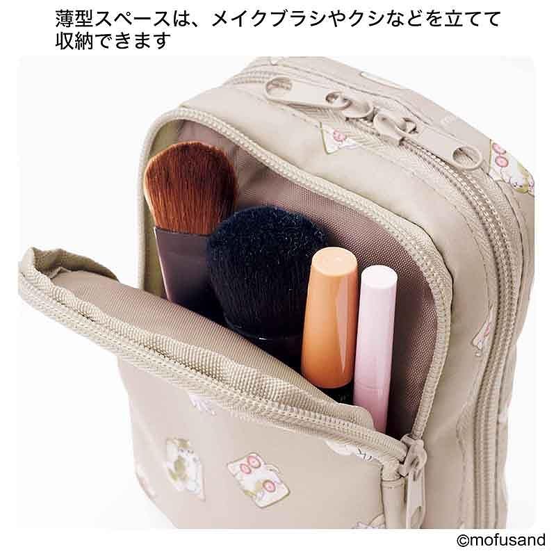 “パンにゃん”デザインが愛くるしい多機能ポーチ。メインとサブで収納スペースが分かれる2層式で、収納物の大きさや長さに合わせて整頓できるポケットが充実