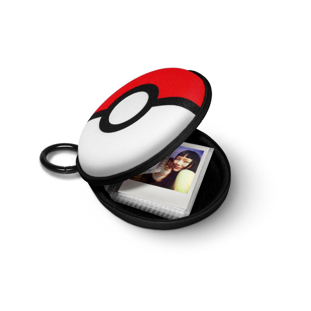 「Polaroid Go カメラケース モンスターボール特別デザイン」（4680円）