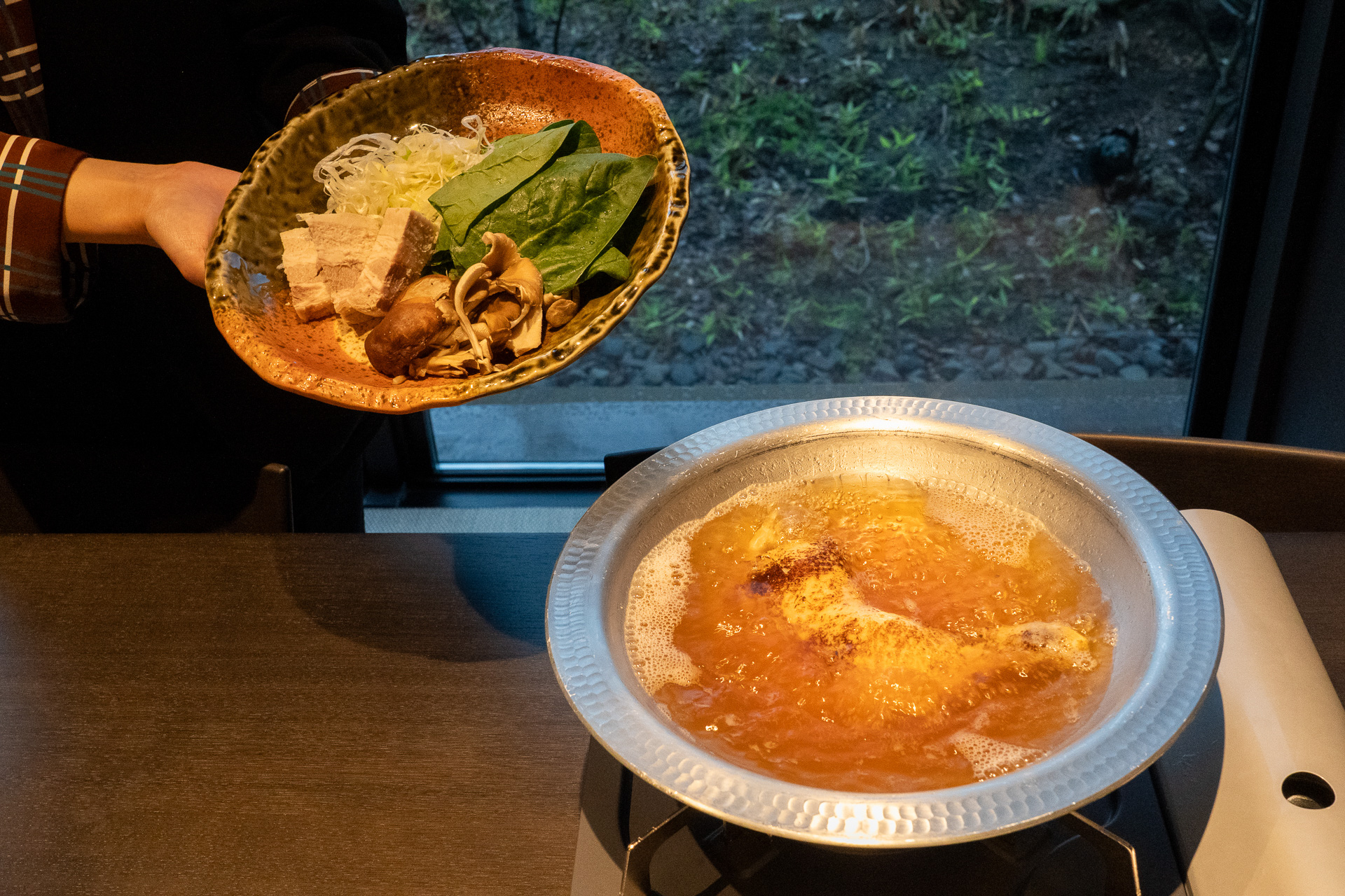 ときどき「あ～また食べたい」と思い出すほど、この上州常夜鍋のファンに。締めに出てきたのは群馬名物の水沢うどんです