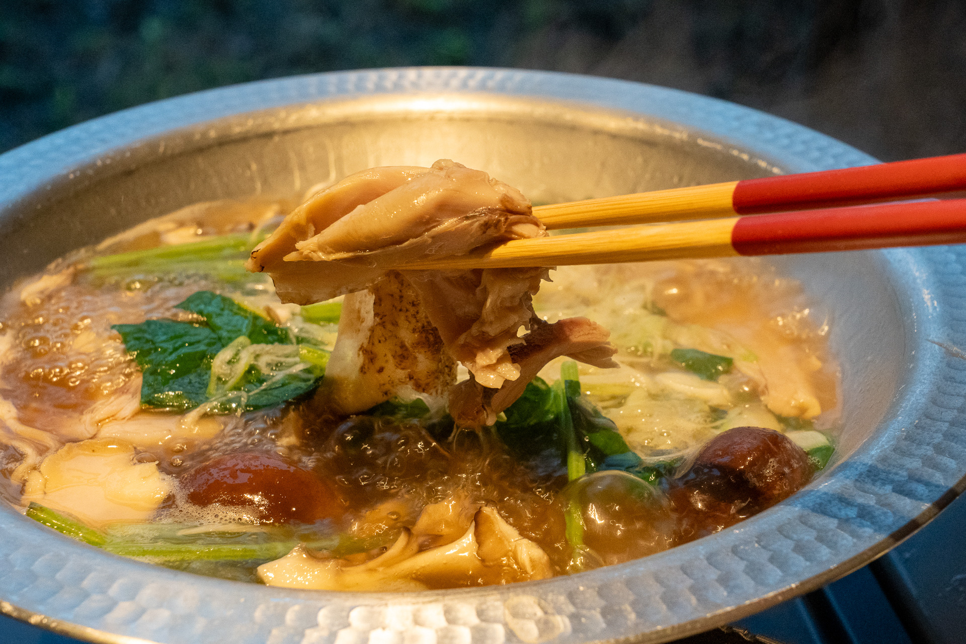 ときどき「あ～また食べたい」と思い出すほど、この上州常夜鍋のファンに。締めに出てきたのは群馬名物の水沢うどんです