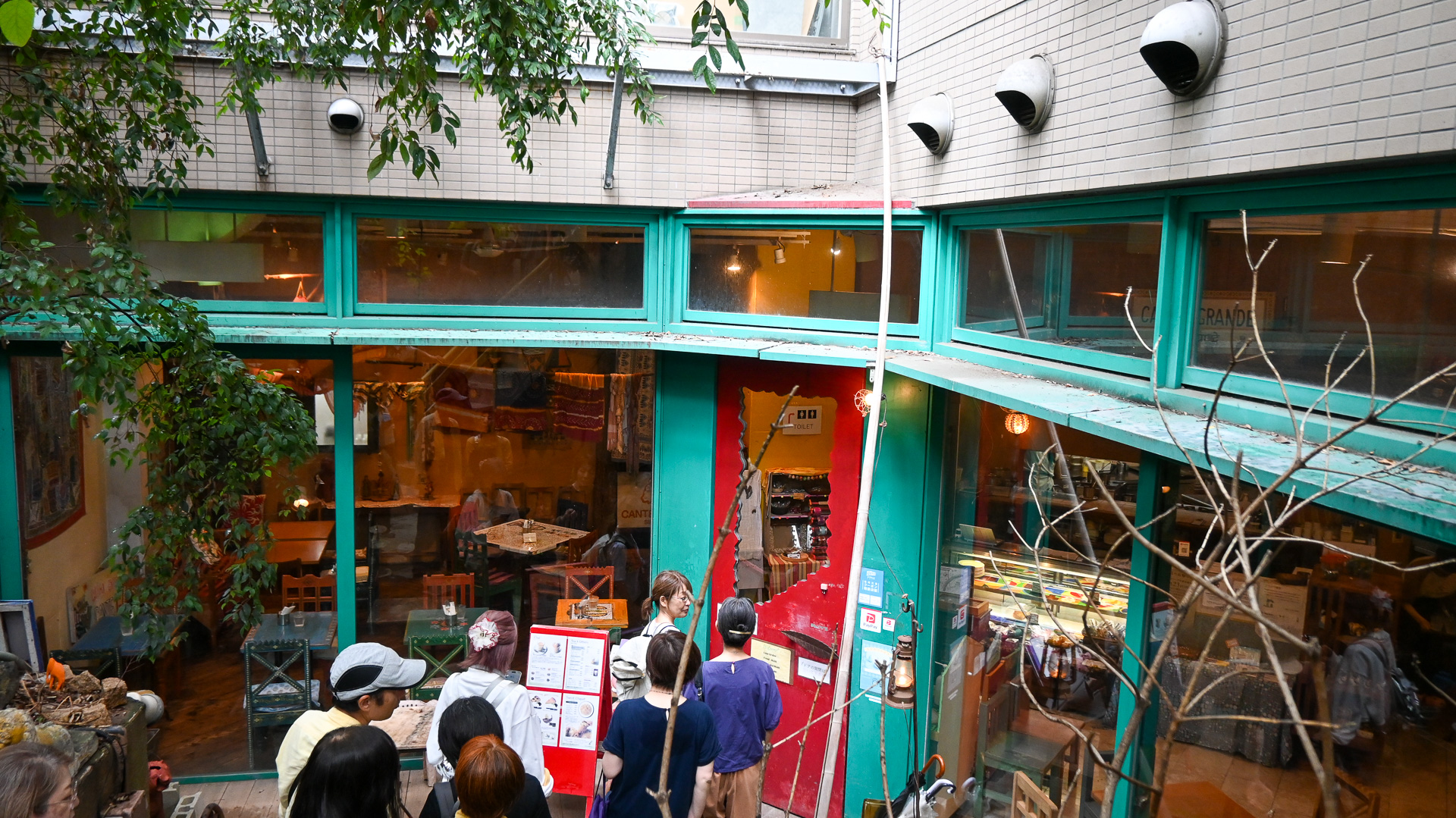 店内デザインはインド基調……というより、「独特」としか言いようがない