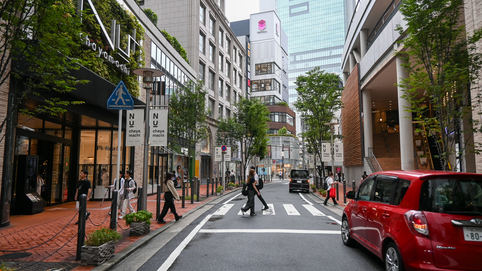 いまの茶屋町。かつてバラック建ても多く見られたが、再開発で往時の面影はない