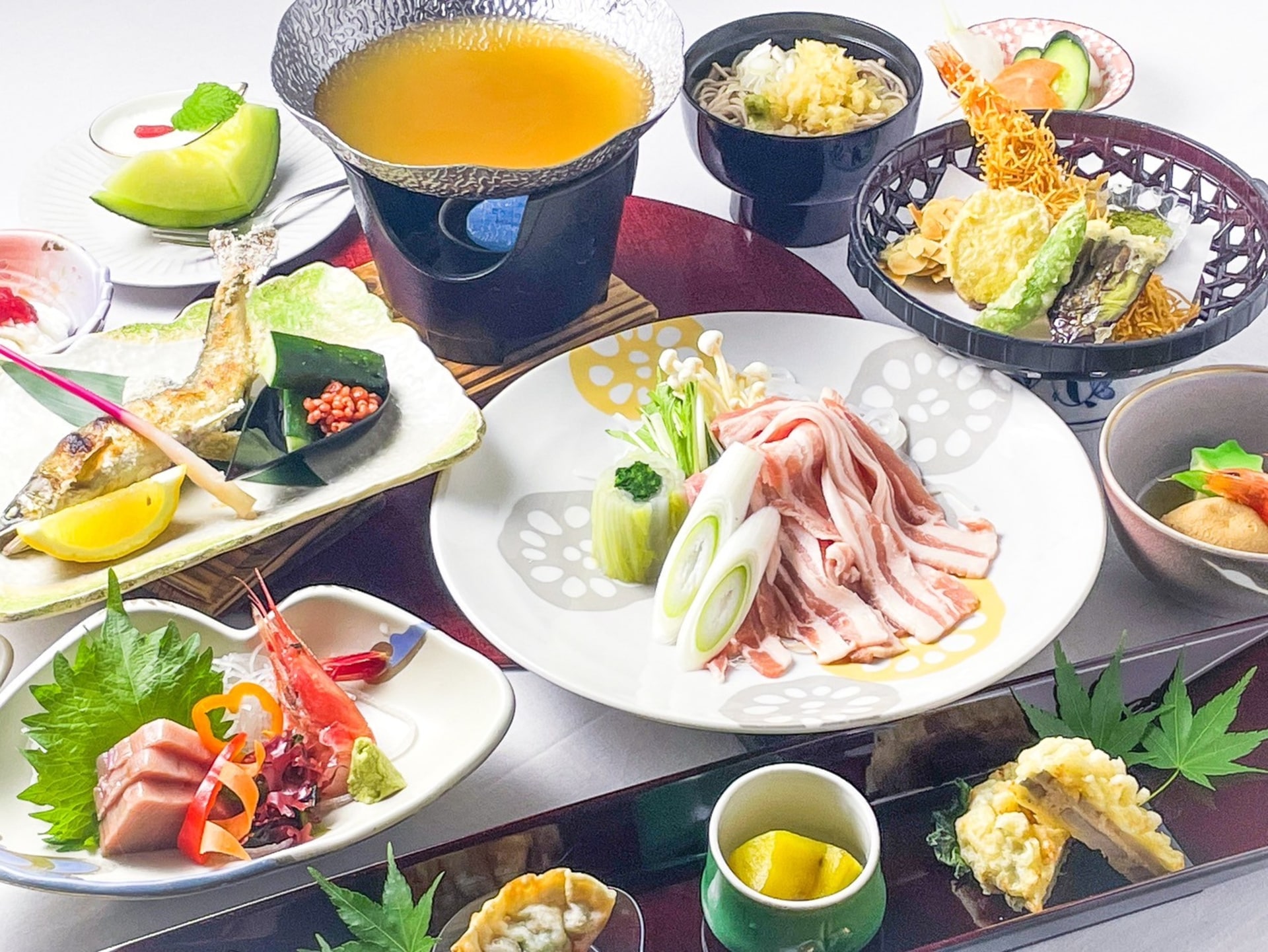 旬の食材や地域の魅力を取り入れた会席料理