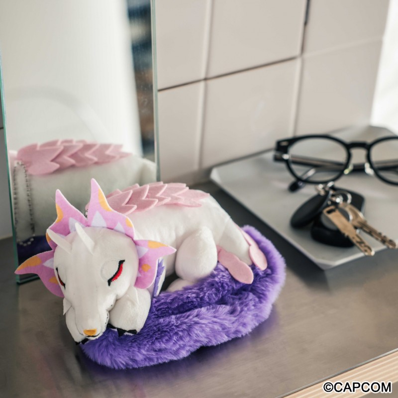 モンスターハンター「タマミツネ」のぬいぐるみチャーム。すやすや眠る姿に癒やされる
