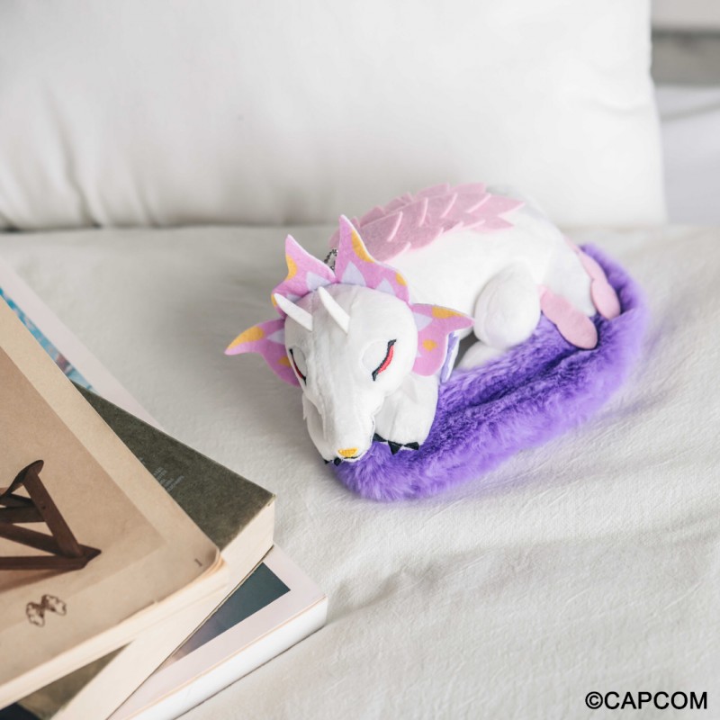 モンスターハンター「タマミツネ」のぬいぐるみチャーム。すやすや眠る姿に癒やされる
