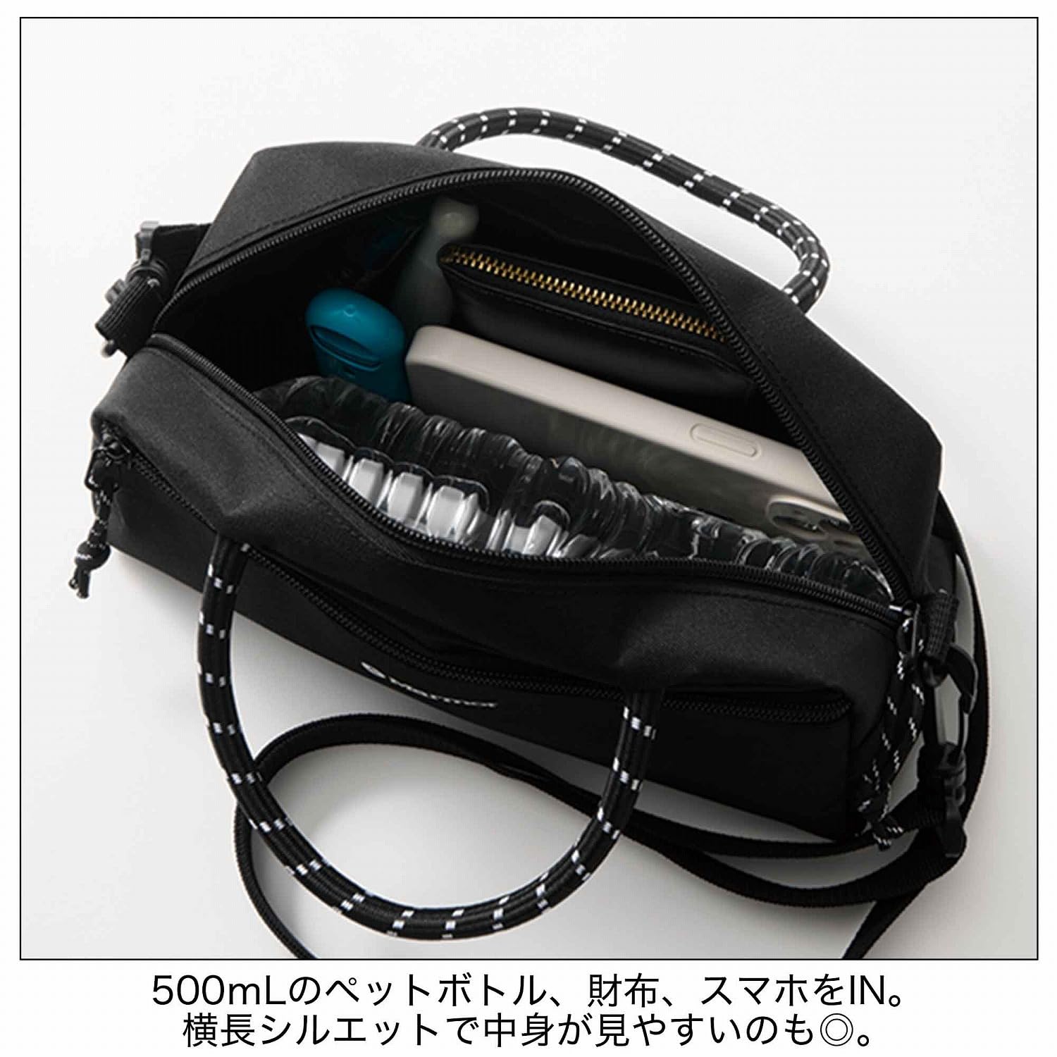 マーモットロゴとロープ風ハンドルがおしゃれな横長シルエットの万能バッグ。お出かけ必需品が入る絶妙サイズで街歩きにも便利