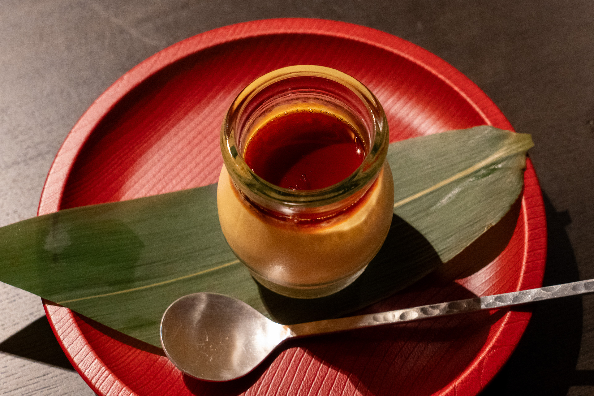 3つから選べる甘味は温泉卵プリンをチョイス