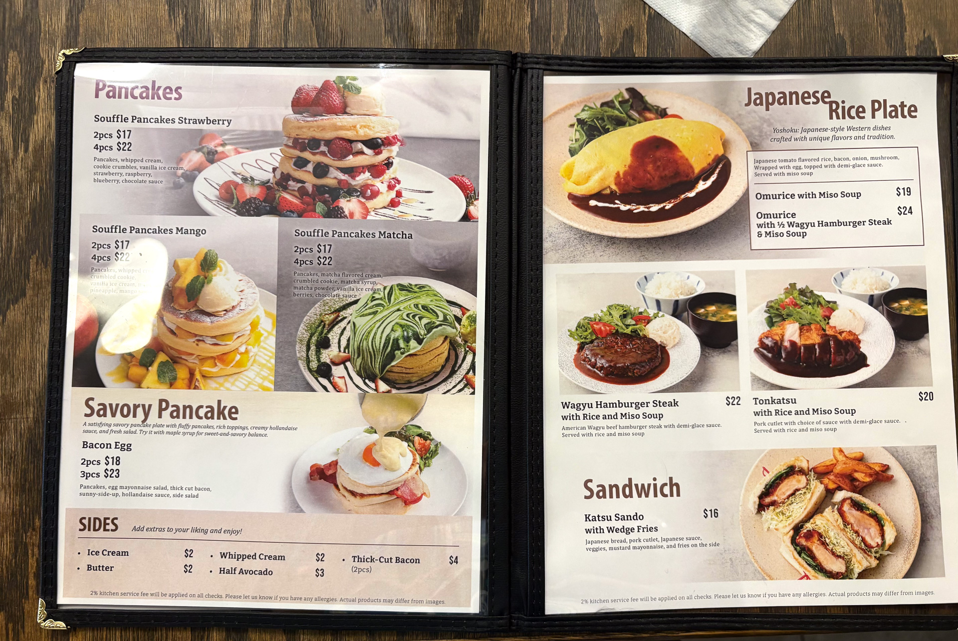 最近の人気といえば、スフレパンケーキ。観光客だけでなくローカルも注目の味