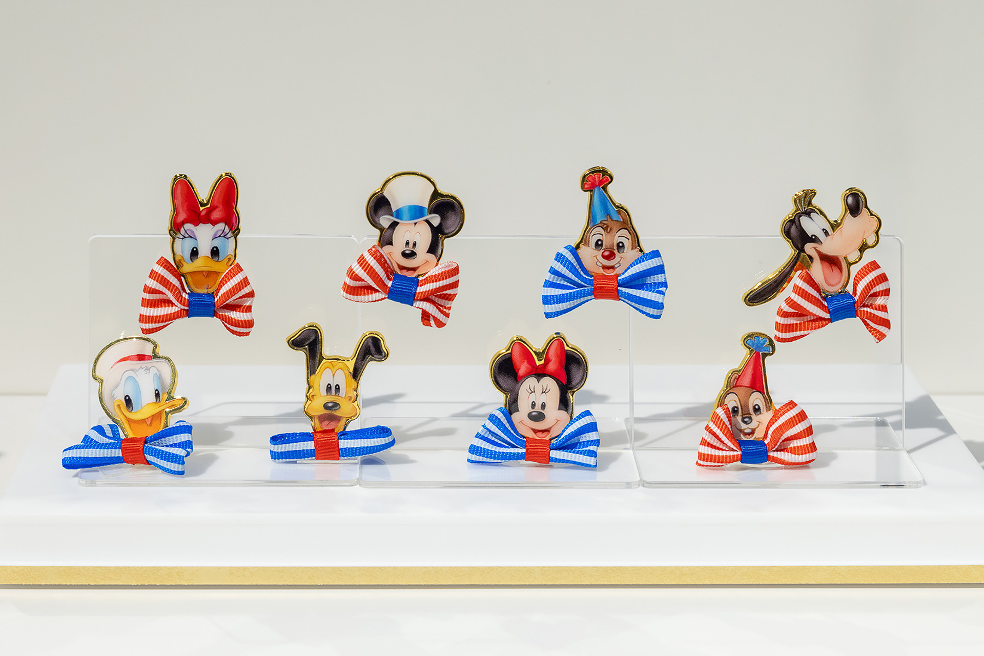 シークレットピンバッジ（各900円）