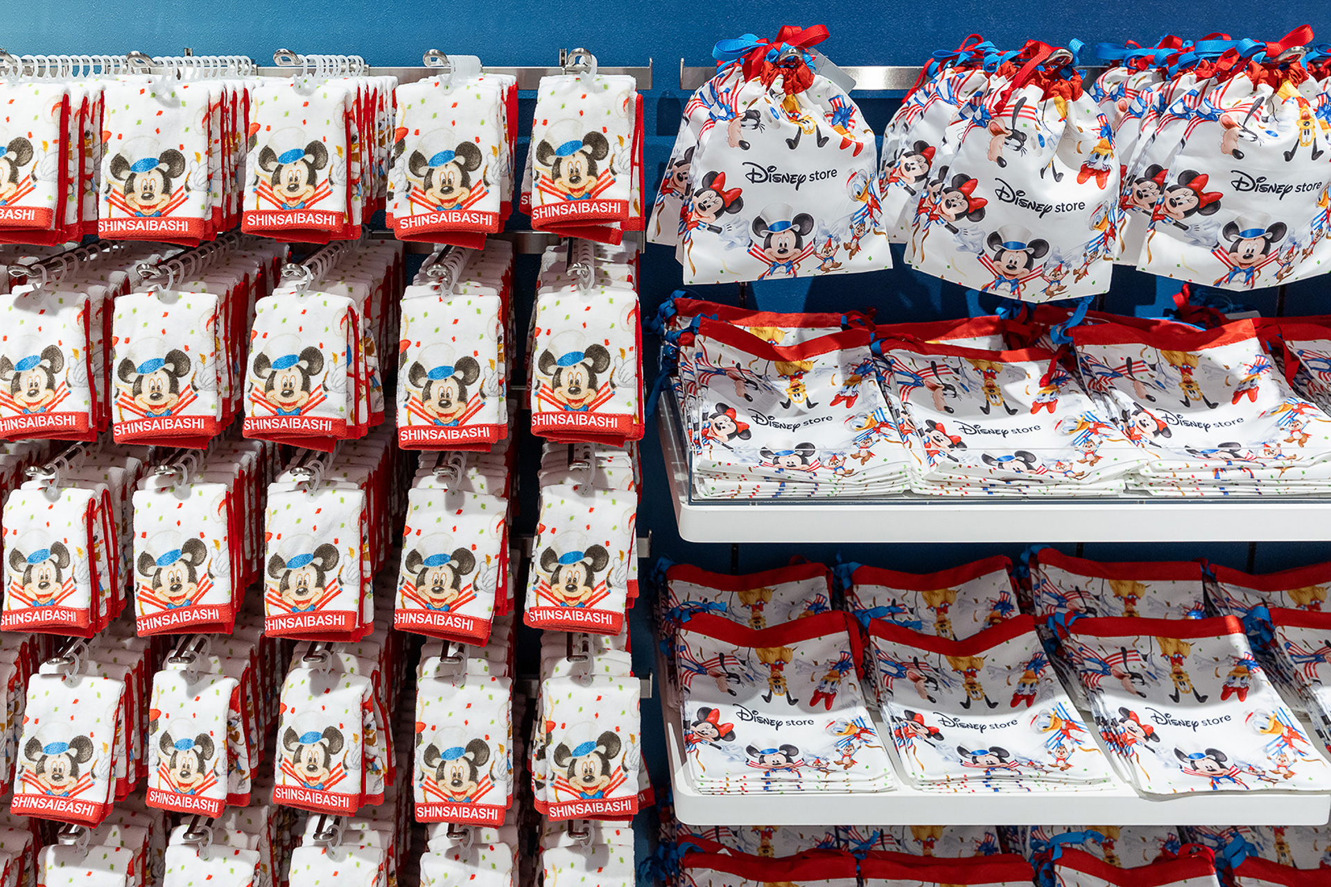 巾着（900円）、ミニタオル（900円）