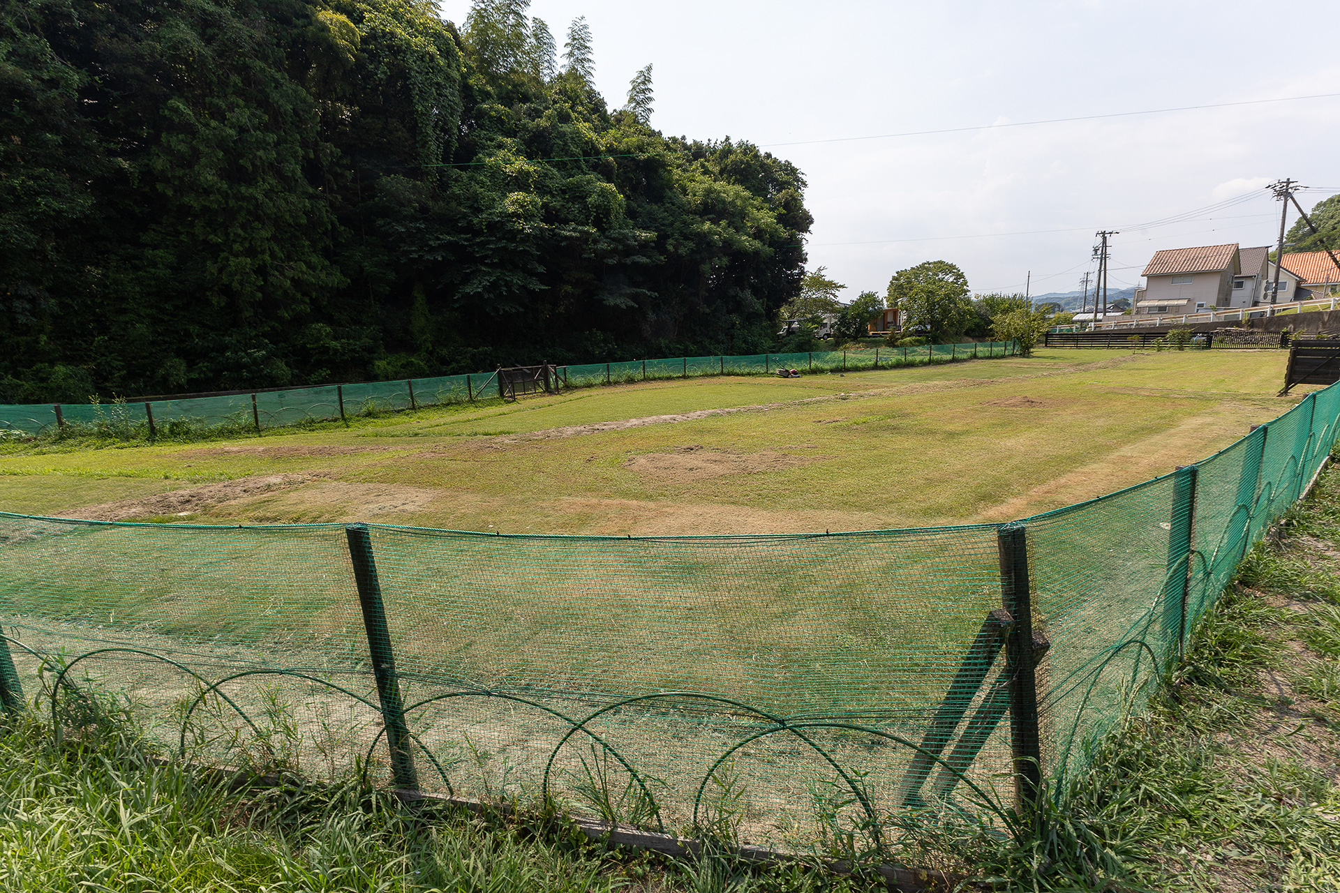 ドッグランサイトから管理棟を見たところ