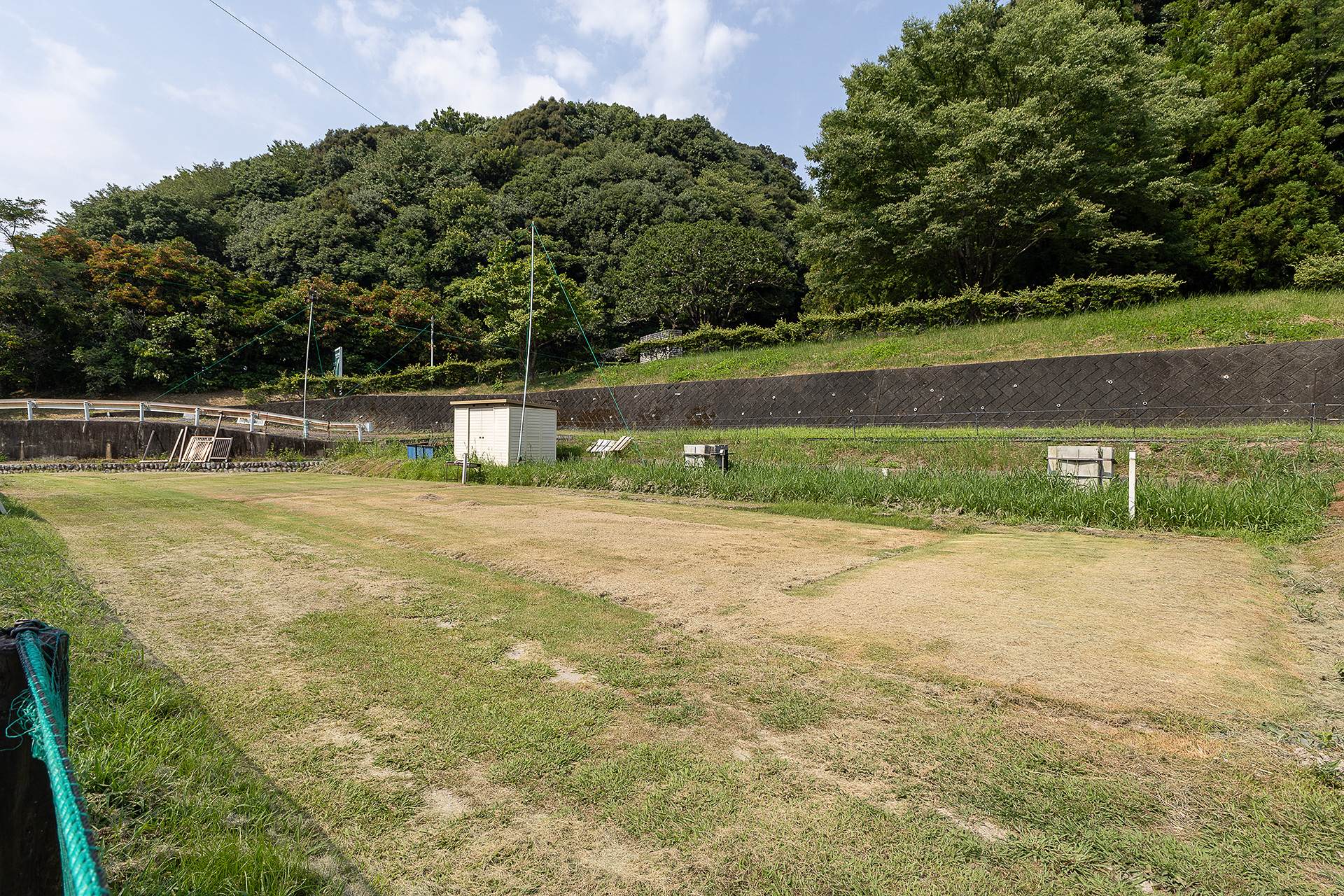 元は水田だったので地形に段差がある