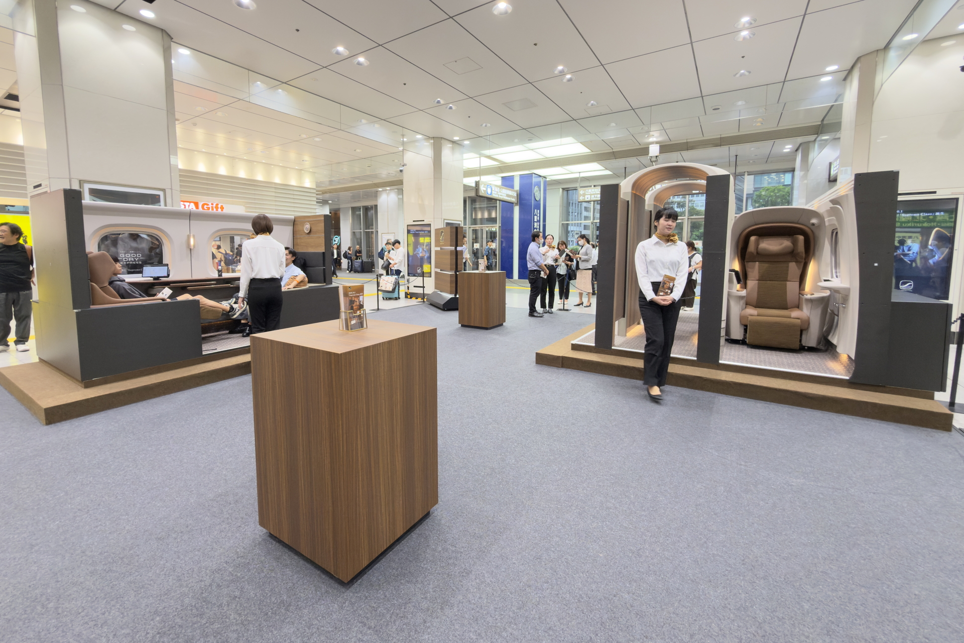 東京会場の様子。Cabin・Seatともに1組ずつ案内される