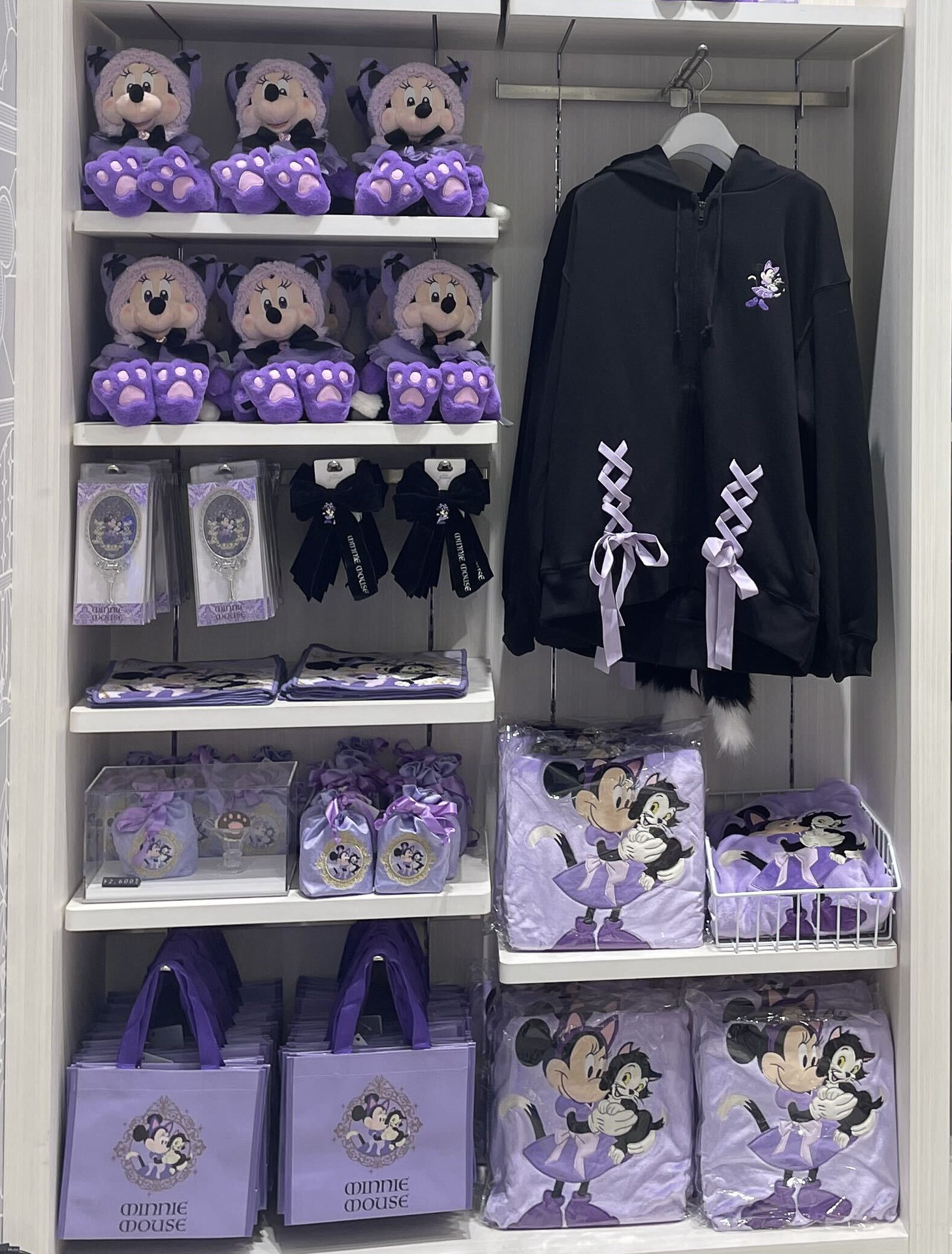 お出かけ系アイテムやぬいぐるみなどが揃う「CAT MINNIE AND FIGARO」