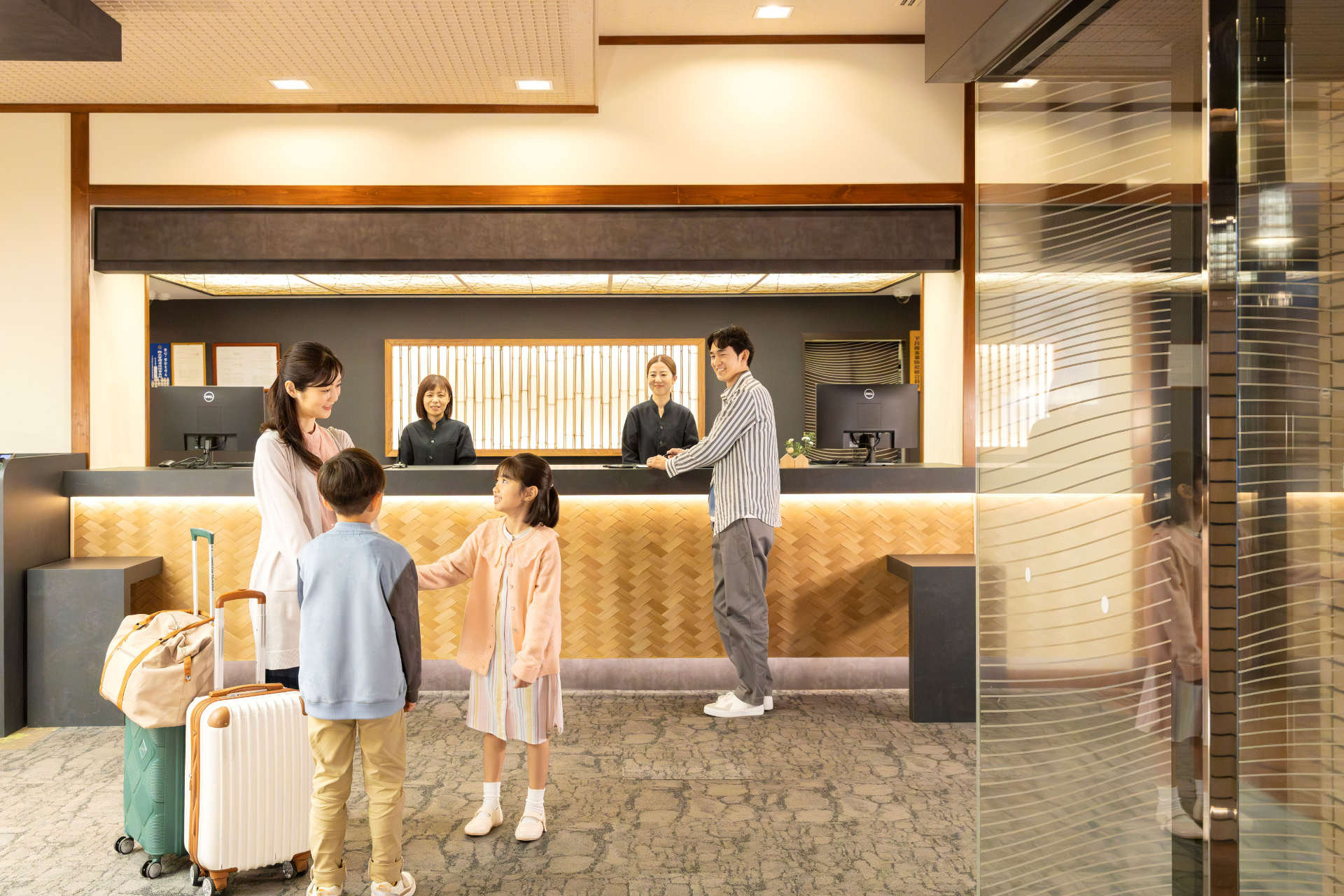 24時間体制でホテルのナイトスタッフが常駐。トイレも安心