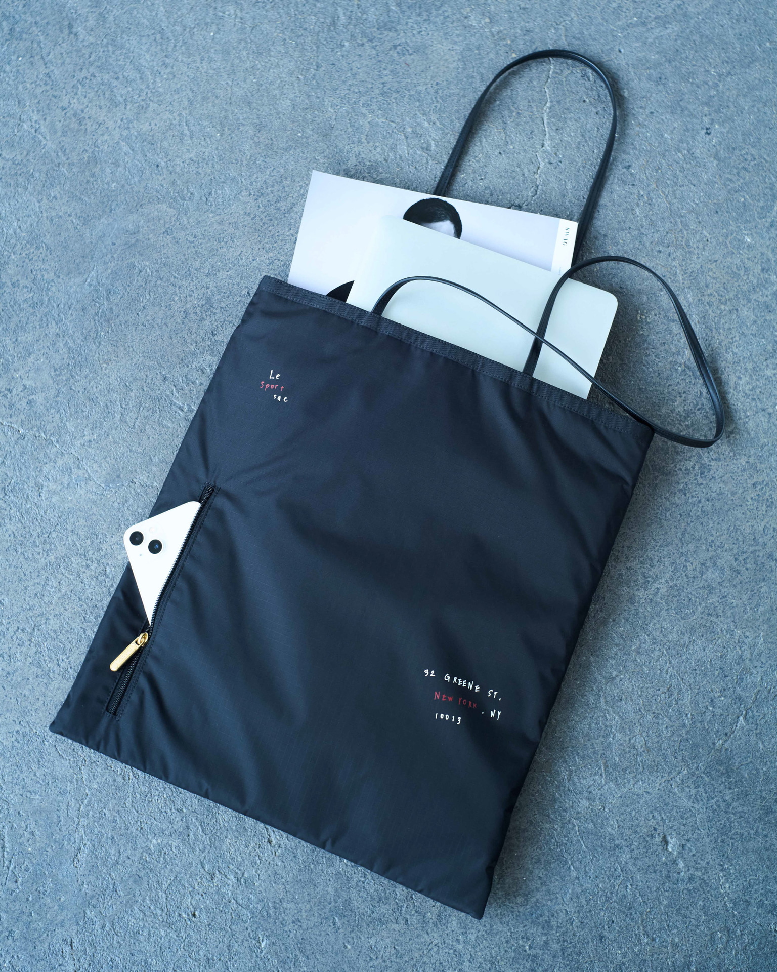 「In Mind Vertical Tote」（1万6500円）