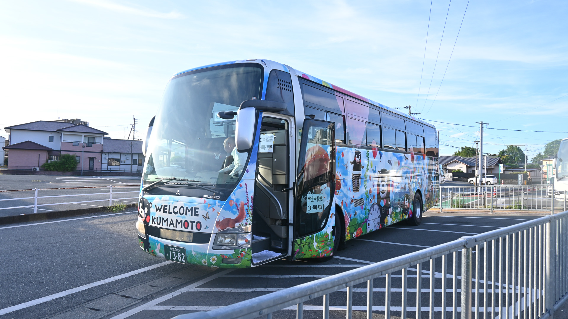 七城観光バスの「くまモンバス」