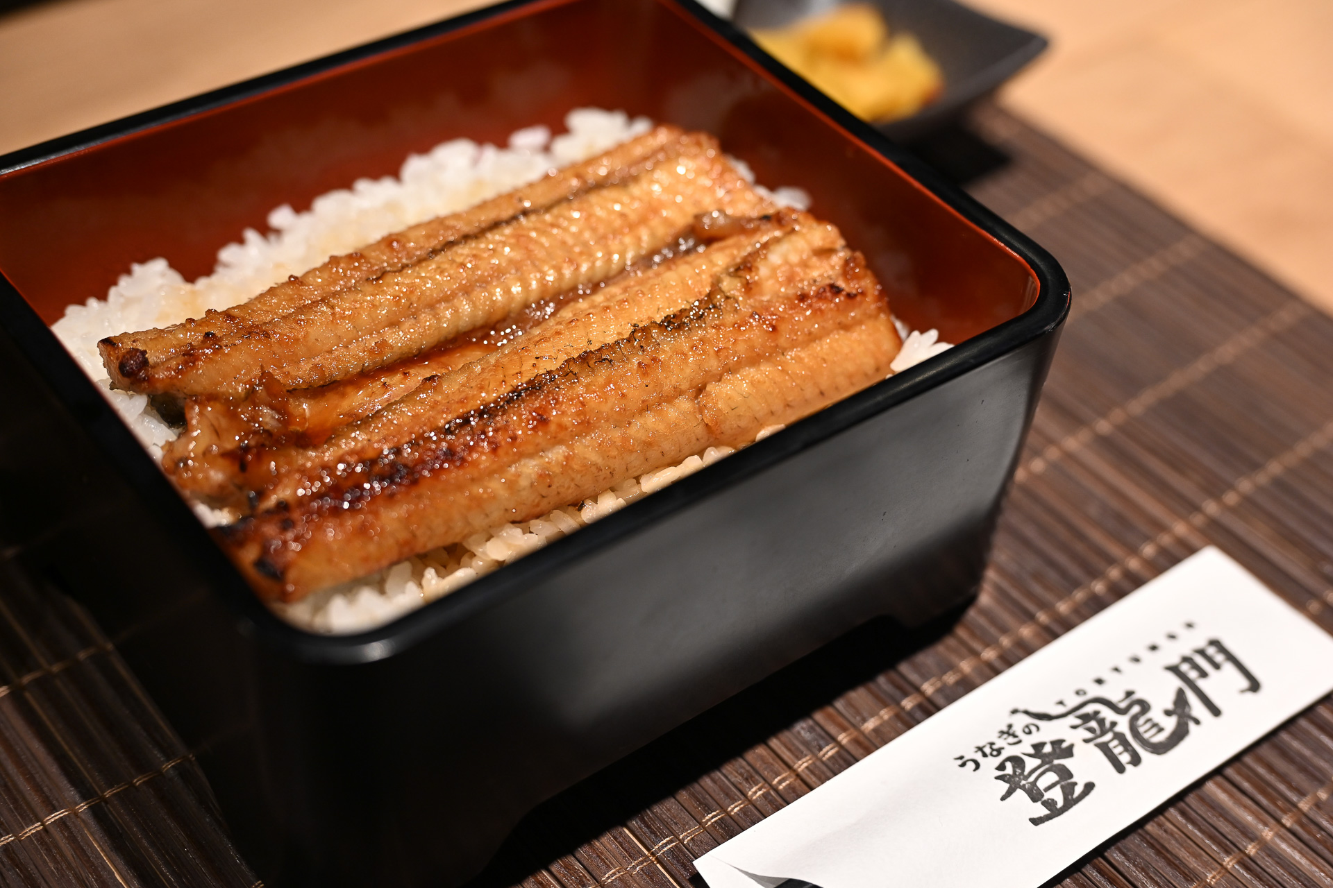 名物「相盛り鰻重」ほか、日本酒＆つまみで粋なひとときが過ごせる