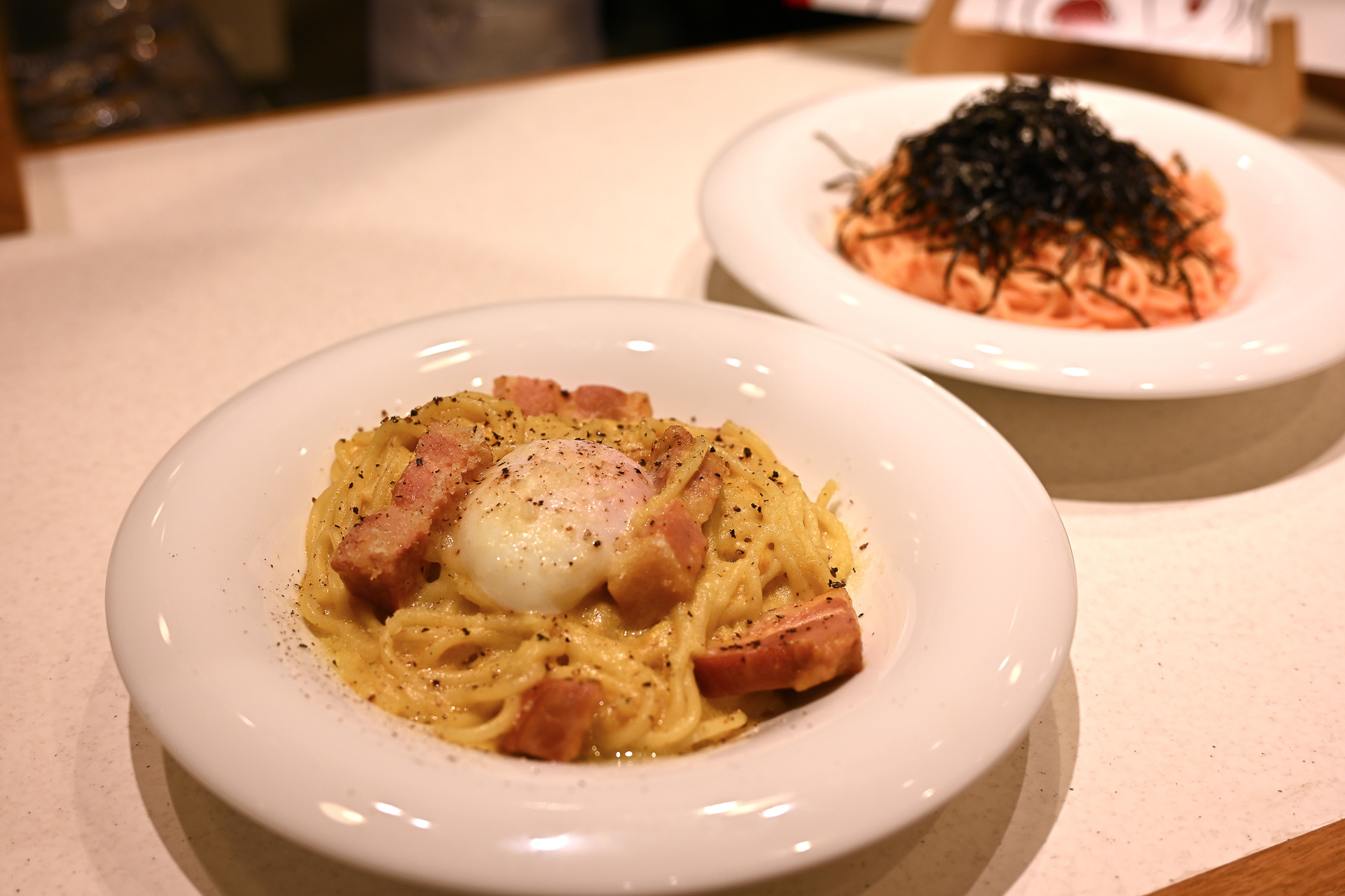 パスタメニューを中心に展開する。ランチやディナーで気軽に立ち寄れる