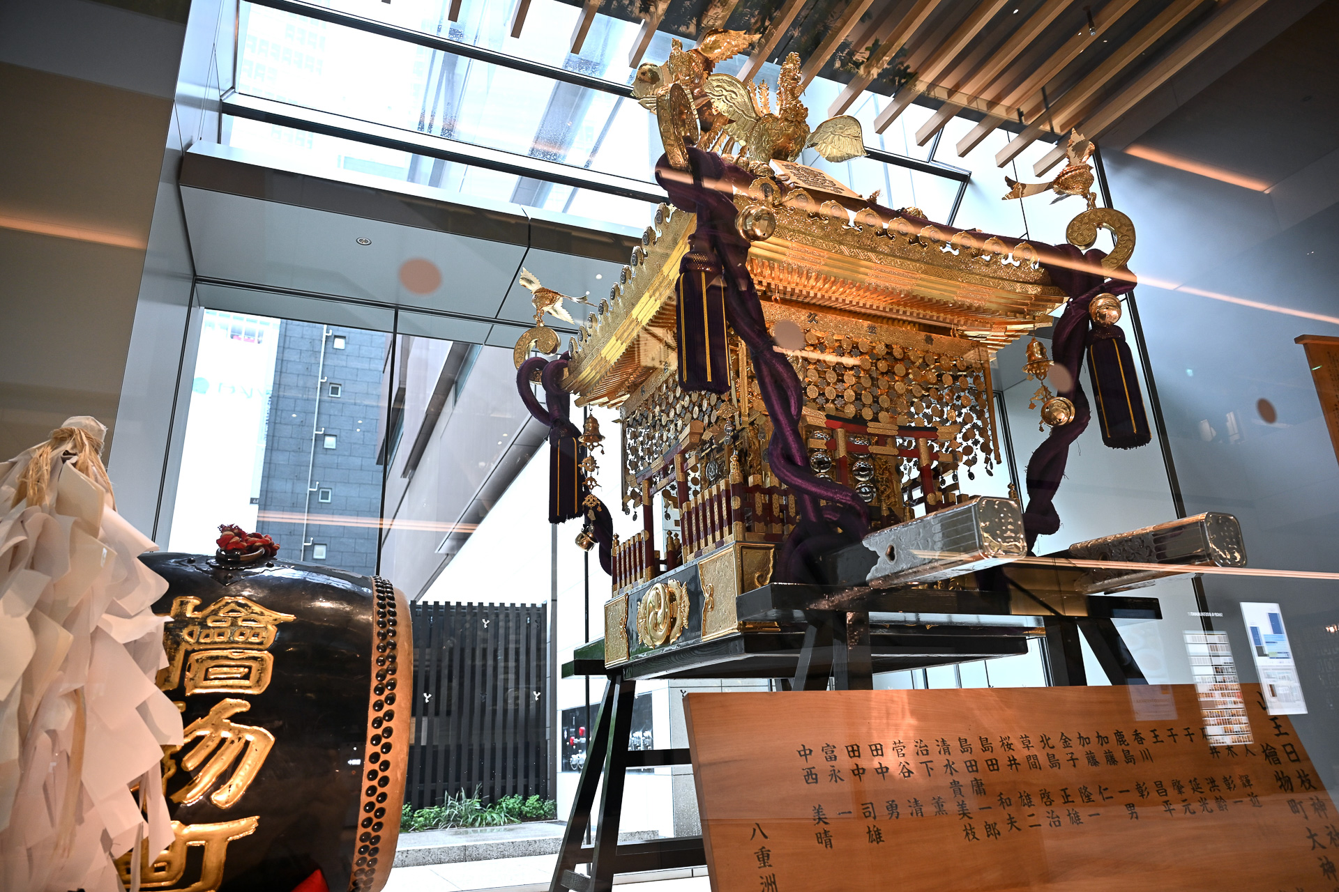 檜物町の「お神輿」を常設展示。重さは約1トン