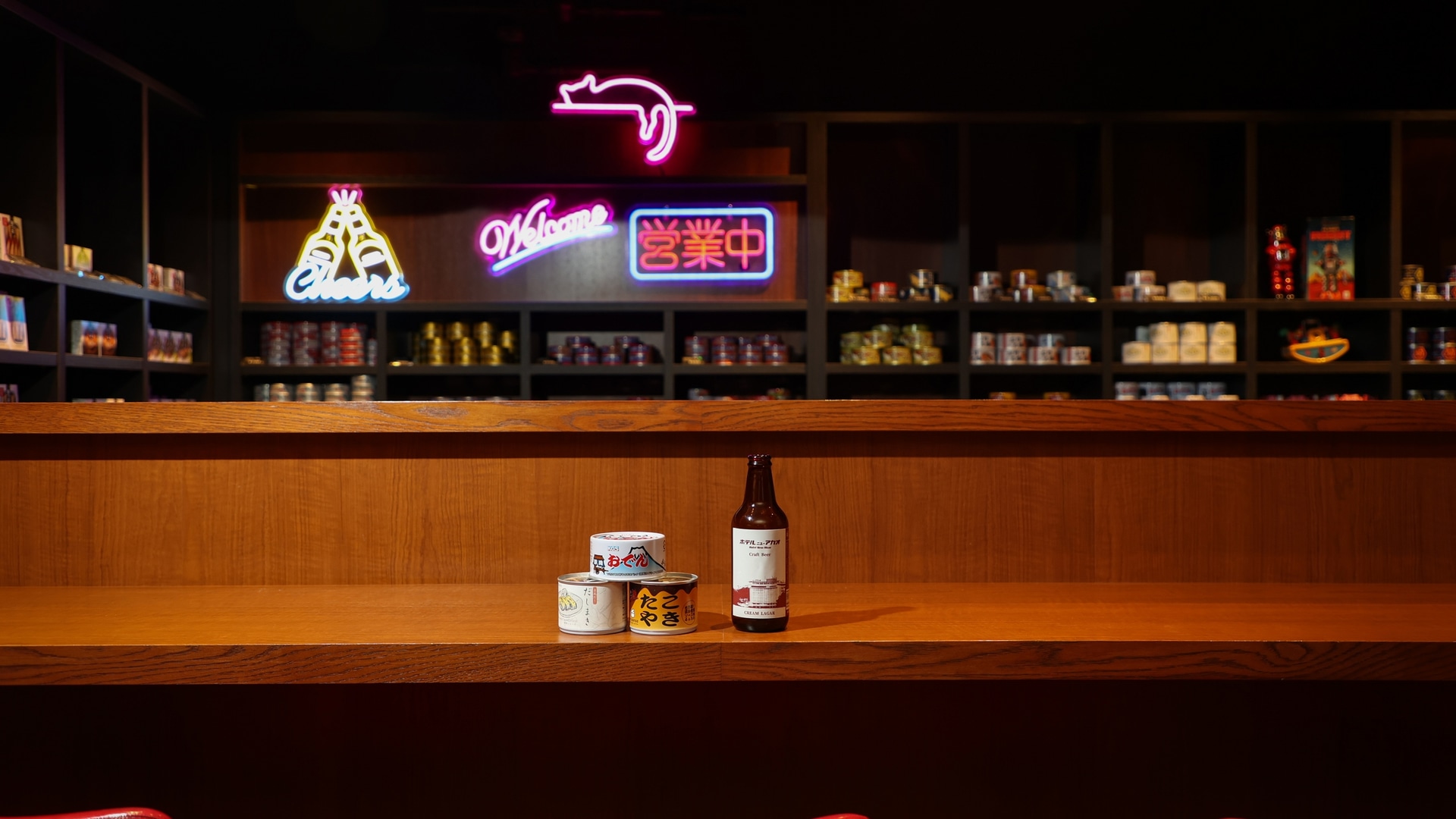 夜は射的やレトロゲームで遊んだり、缶詰Barでしっぽり飲み直したり、カラオケルームで熱唱も