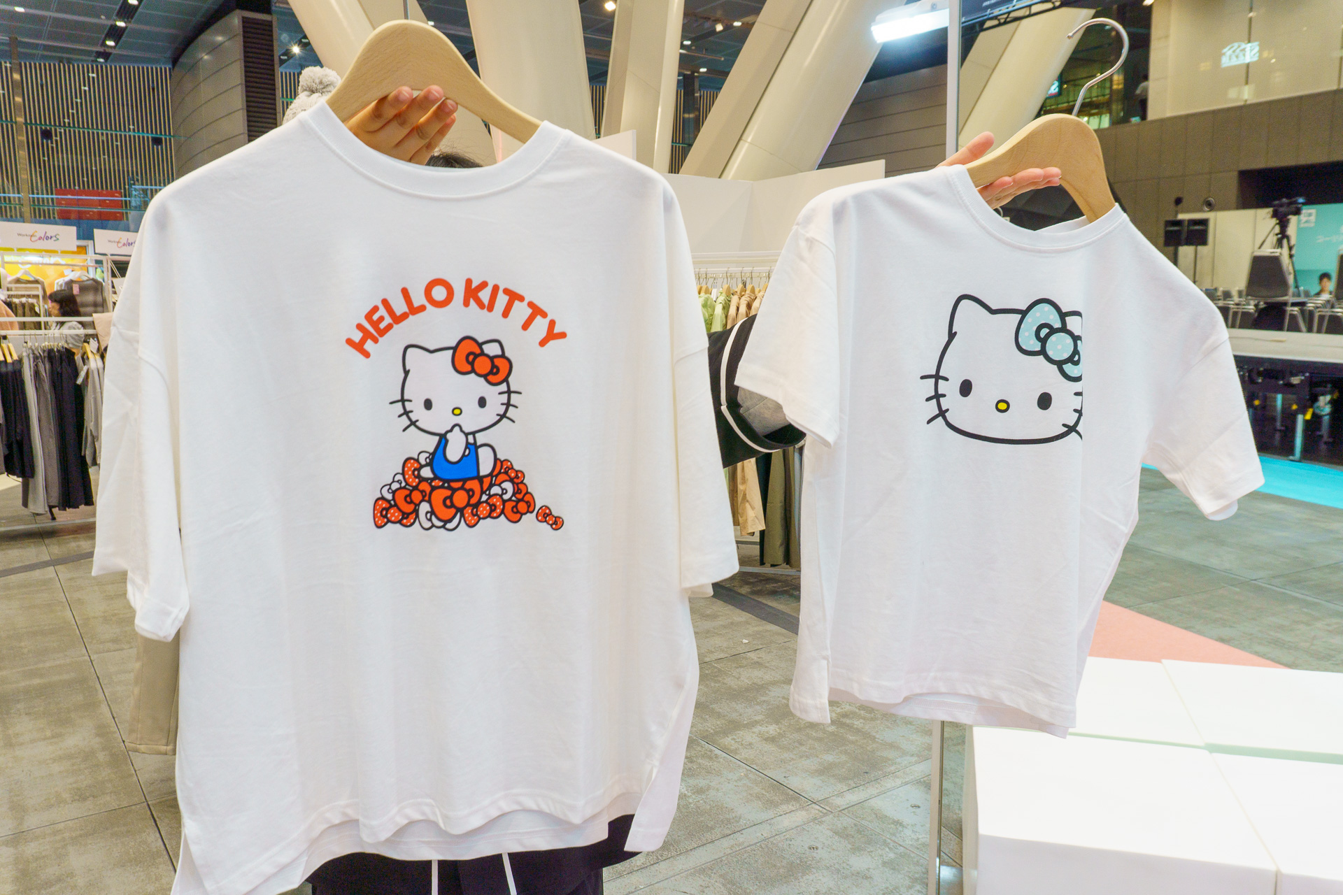 半袖Tシャツ（ハローキティ）のデザインは2種類