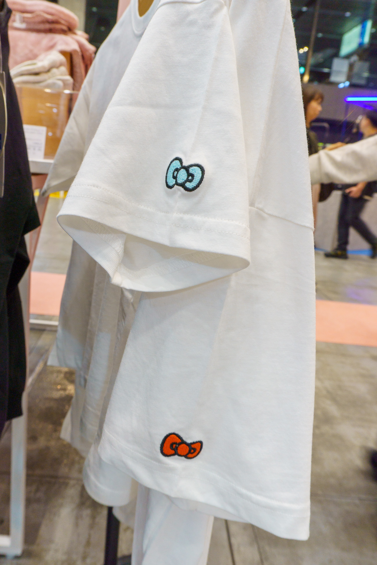 半袖Tシャツ（ハローキティ）のデザインは2種類