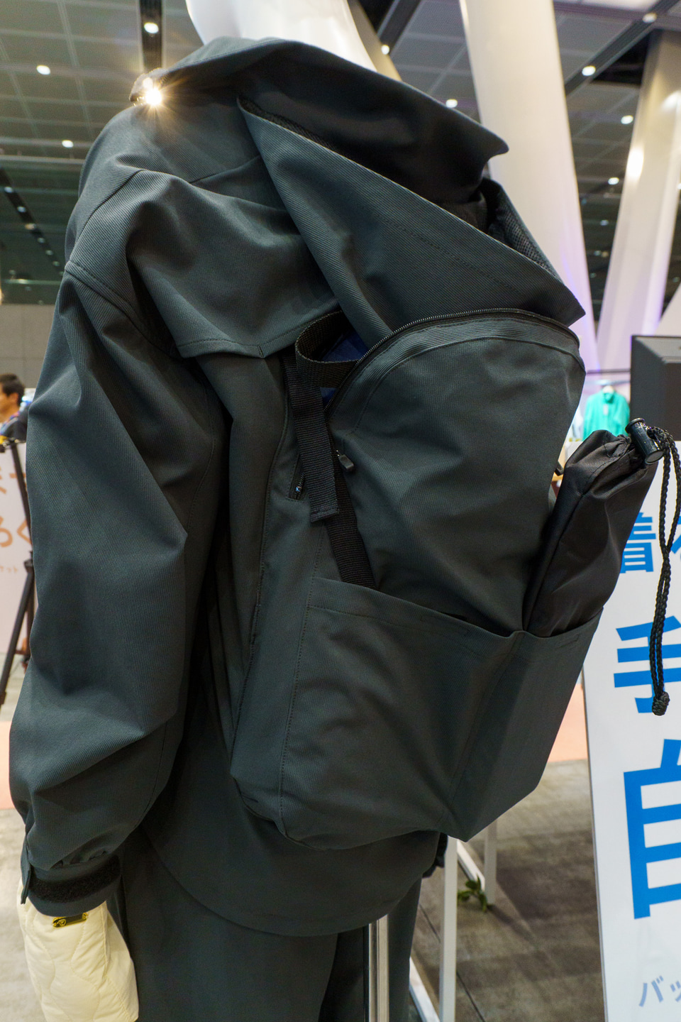 ワークマン、ポケットが主役のアウター「着るカバン」。暑いときは 