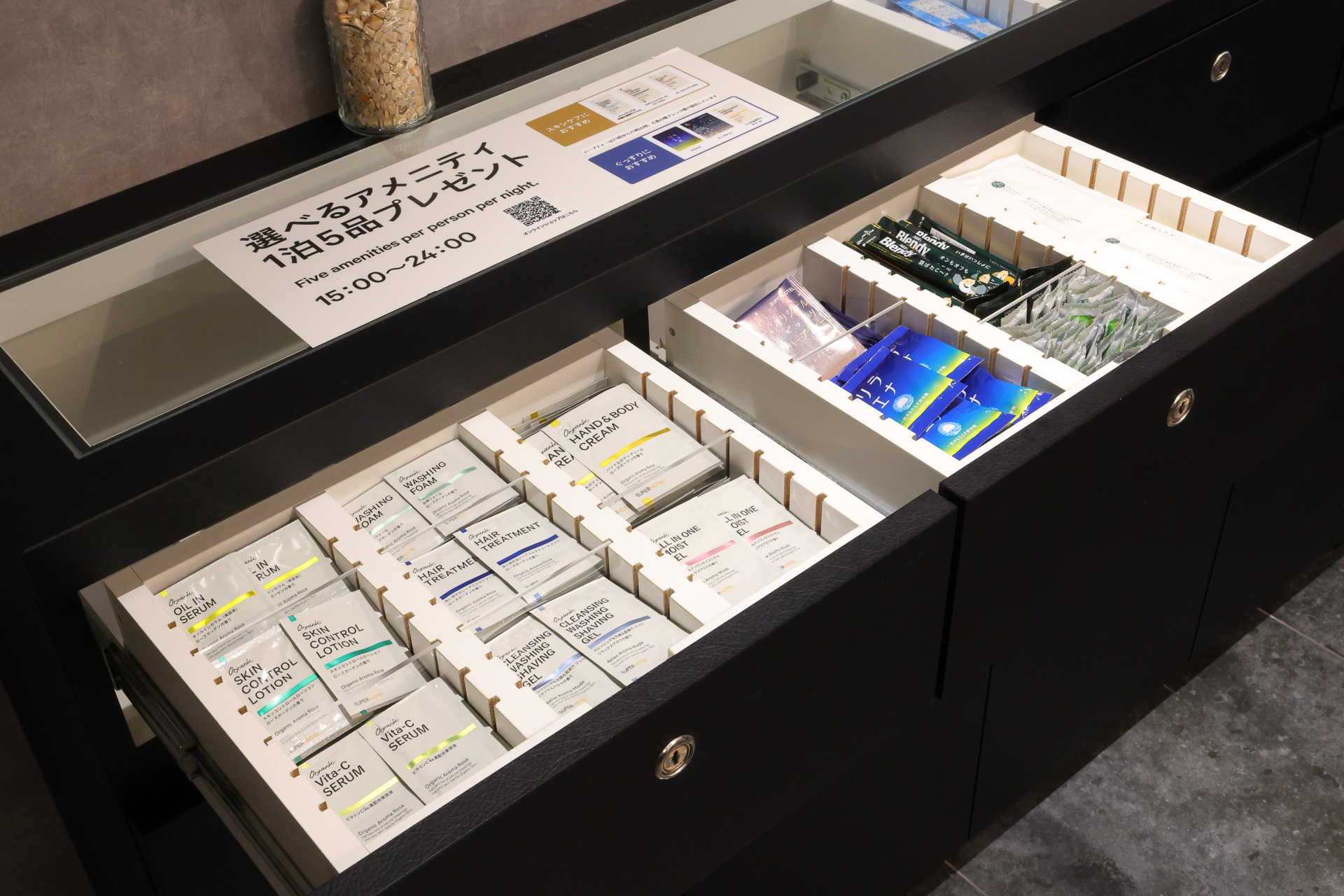 オリジナルのオーガニックアメニティのほか、快眠を助けるサプリ「リラエナ」やぐっすりハーブティーなど、充実したアメニティが揃っていました