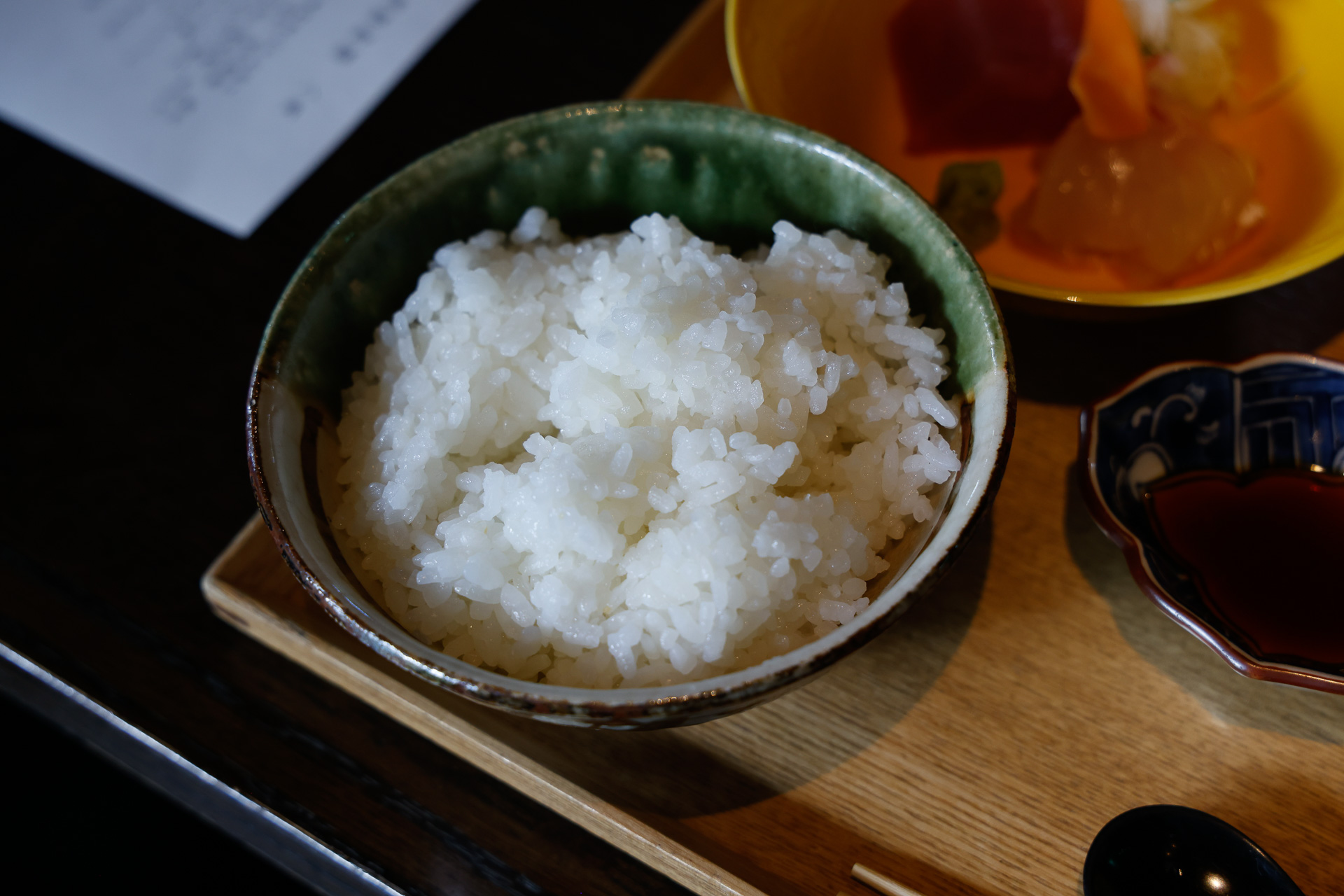 御飯は「ひのひかり」。調べてみたところ、コシヒカリ（越南17号）と黄金晴（愛知40号）の交配によるそうだ