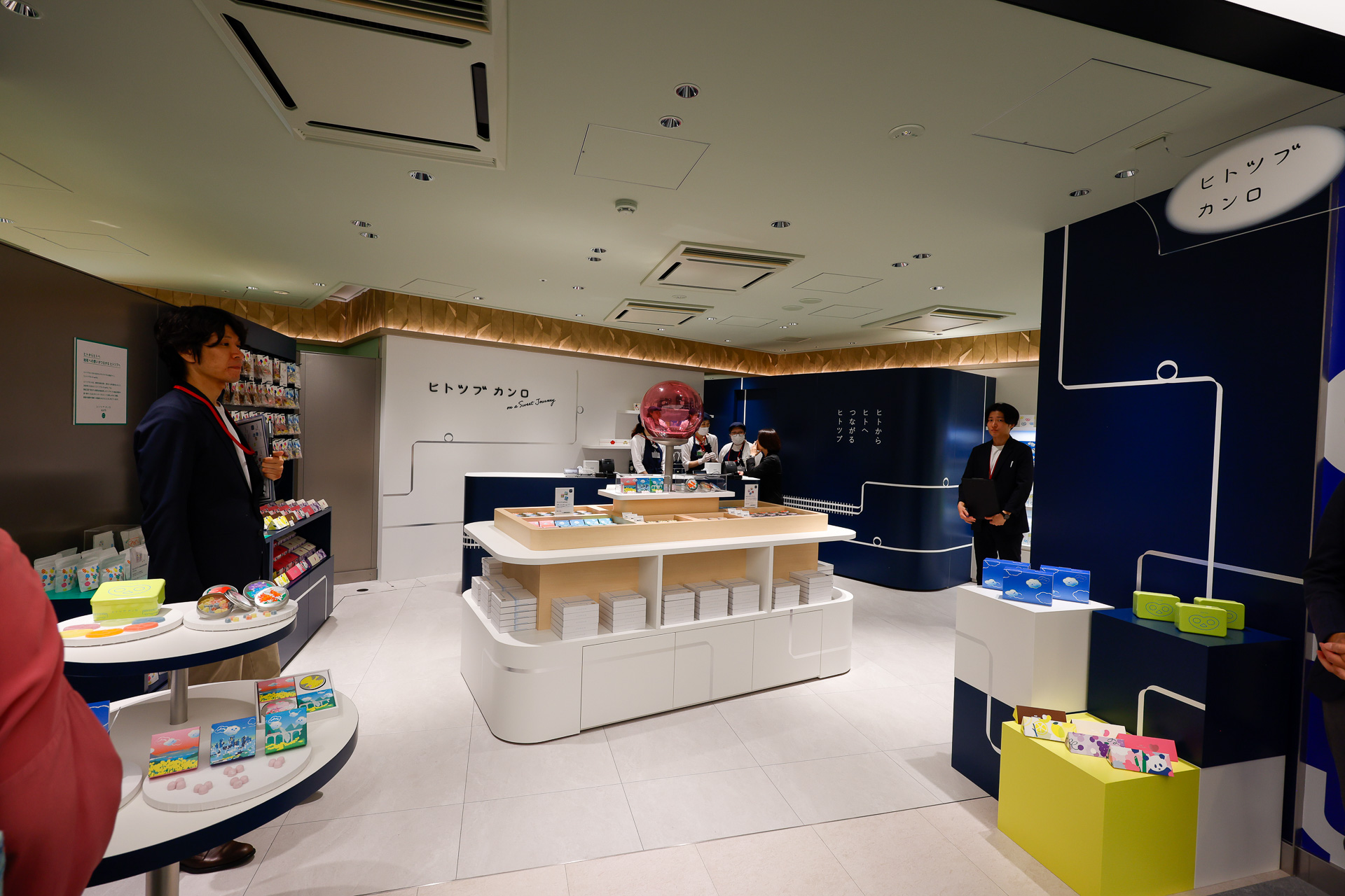 「ヒトツブカンロ」は洋菓子に分類されるが、飴でおなじみの「カンロ」のお店。しかしもちろん飴だけというわけではなく、グミをプッシュされた