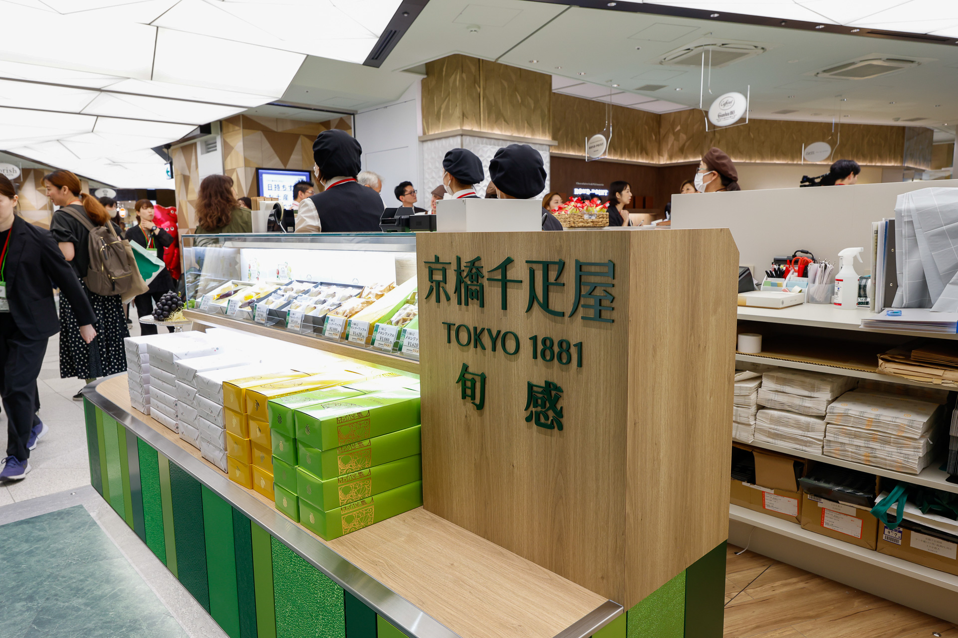 ワッフルやパウンドケーキなどの焼き菓子も扱っている。やはりここでは、果物の味わいを楽しみたいところ