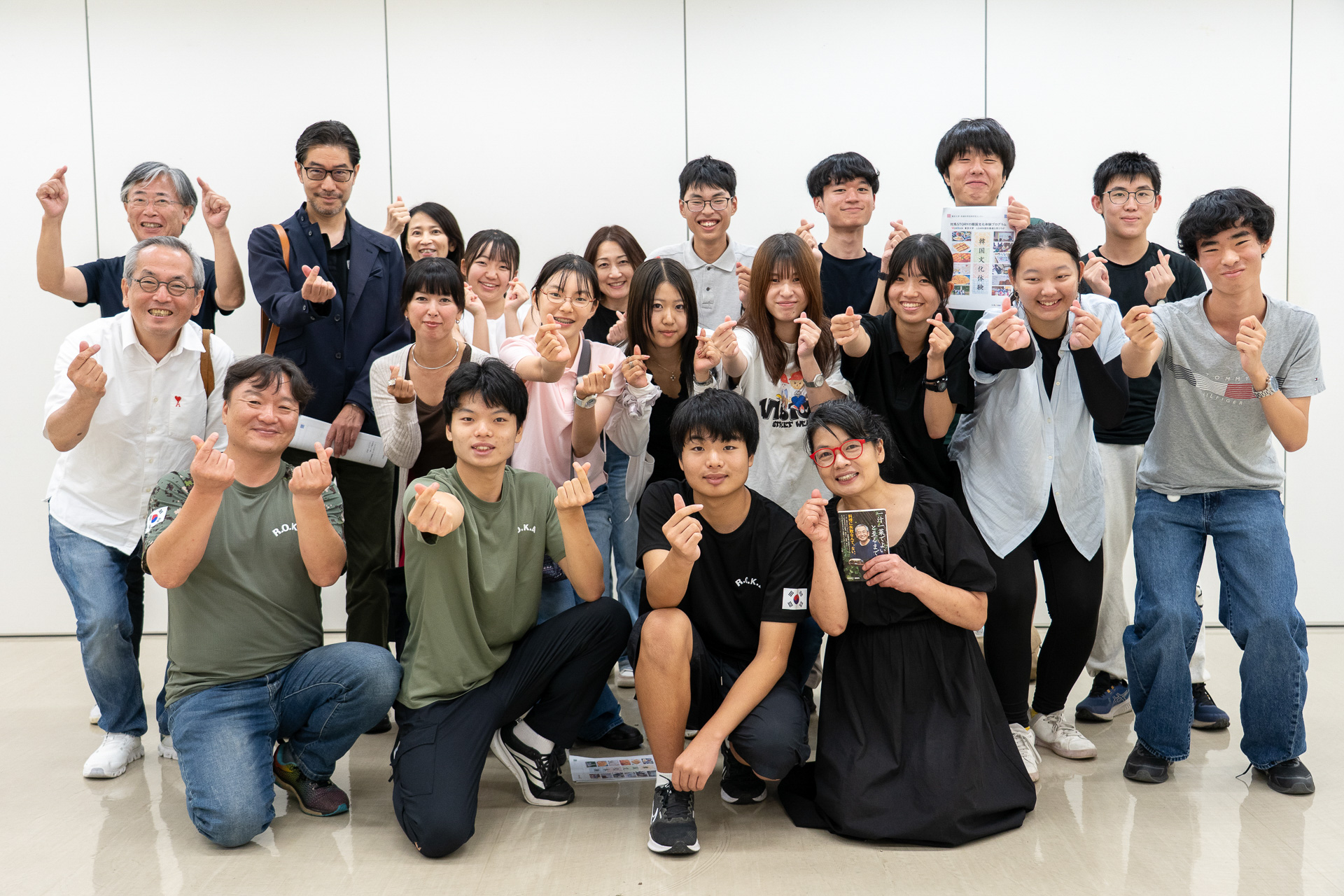充実した2日目を終え、鈴木さんファミリーと一緒に笑顔で記念撮影