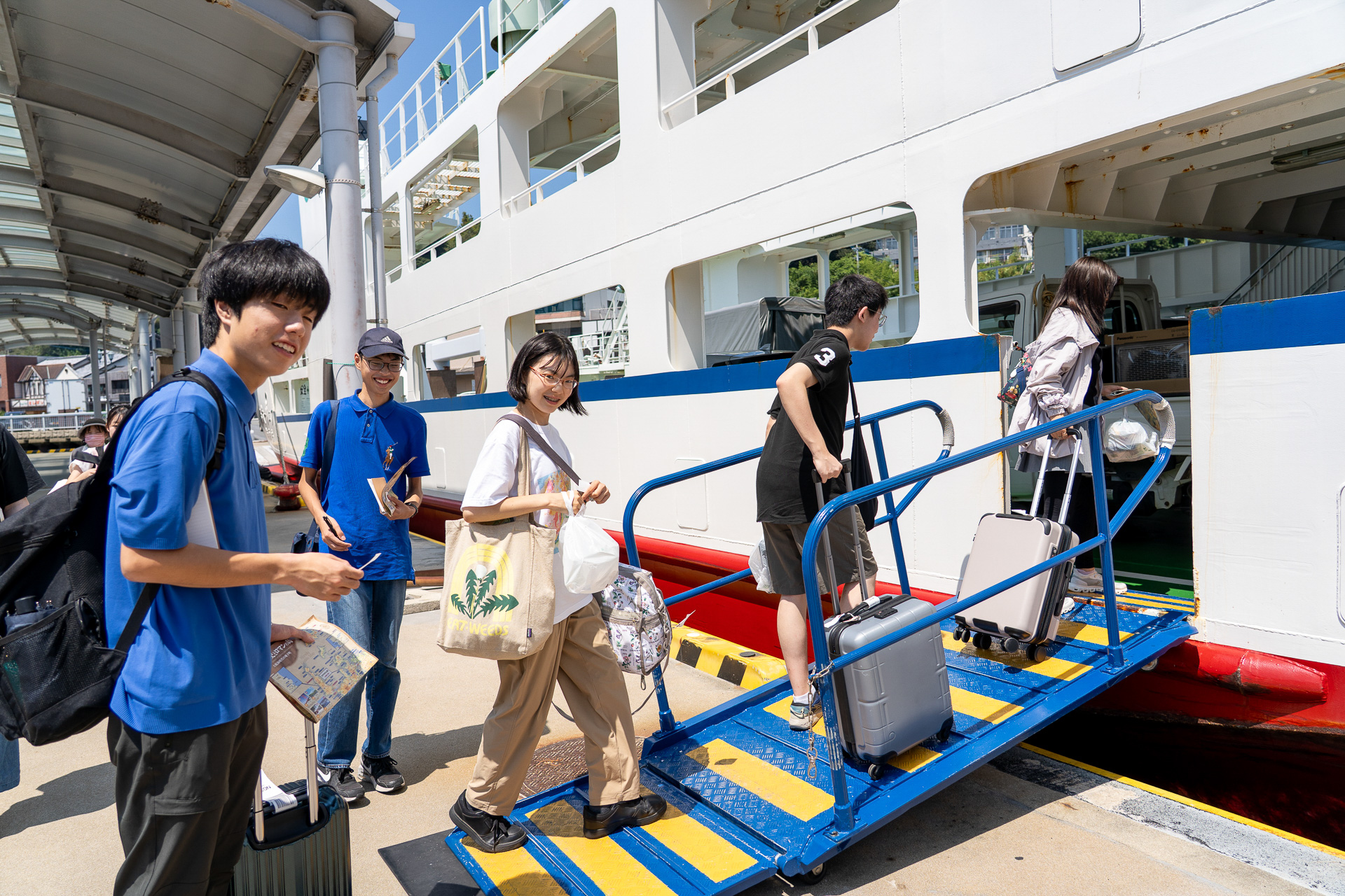 カーフェリーに乗船。平戸～的山港は40分の船旅だ