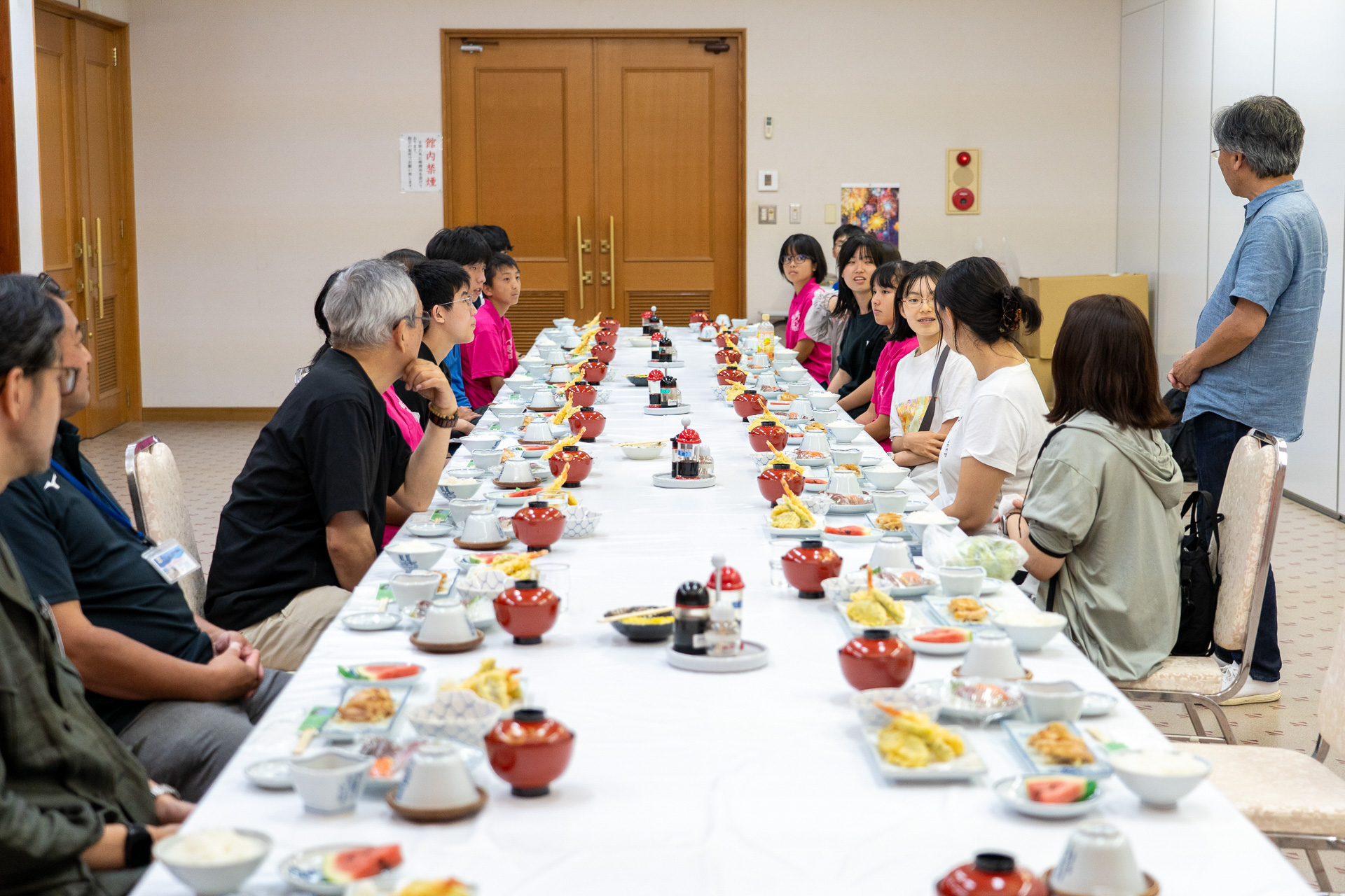 大島中学校の生徒さんを招いての夕食会