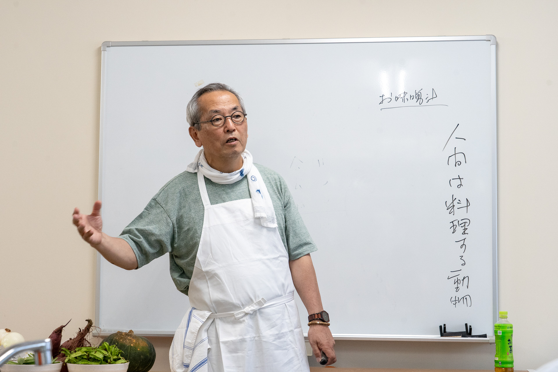 「根のあるものは水から！」「切るとき皮目は下」「料理は極力かき混ぜない」など、メモしたくなる語録が次々と飛び出した