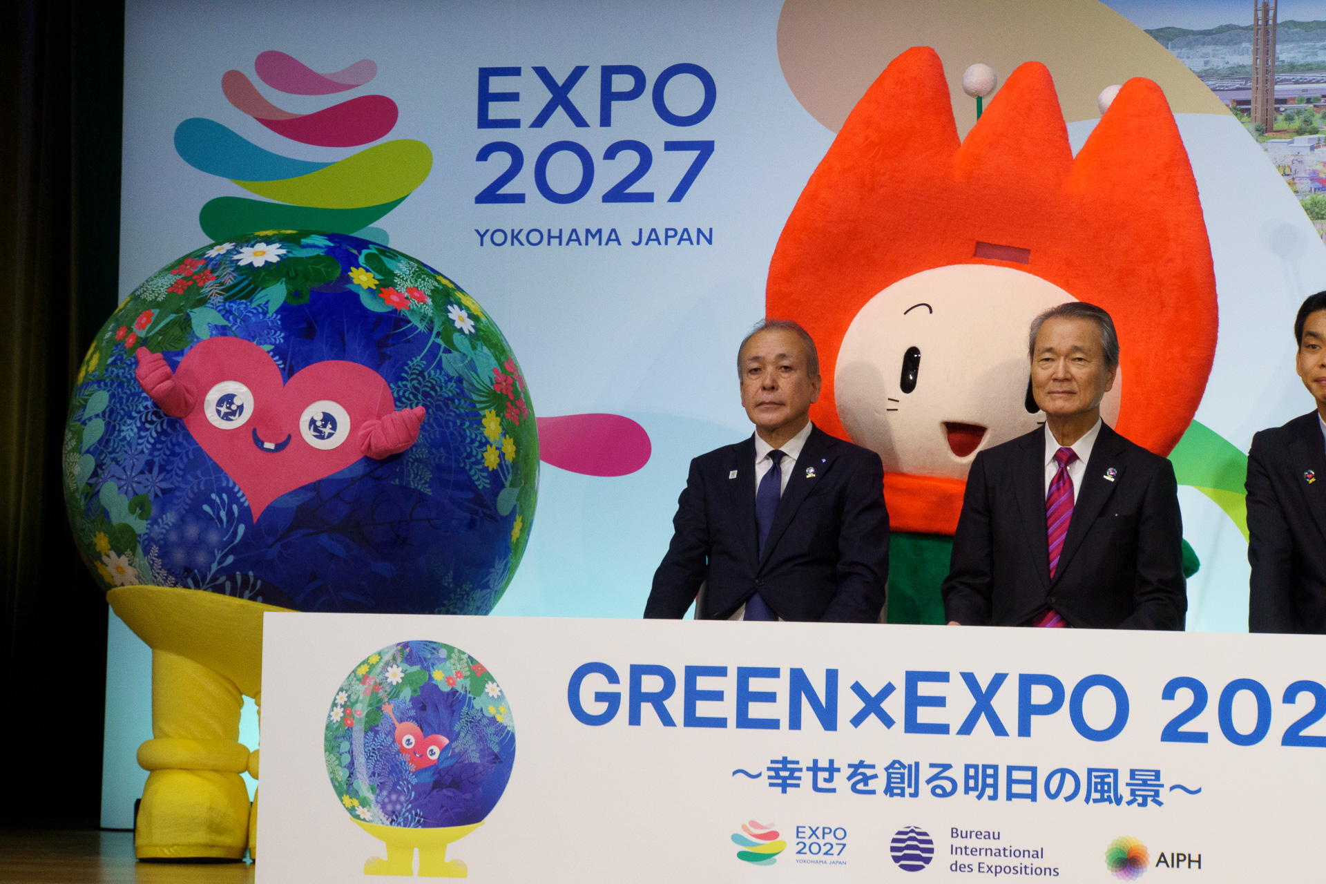 GREEN×EXPO 2027 公式マスコットキャラクター「トゥンクトゥンク」と、花の万博 公式マスコットキャラクター 花ずきんちゃん