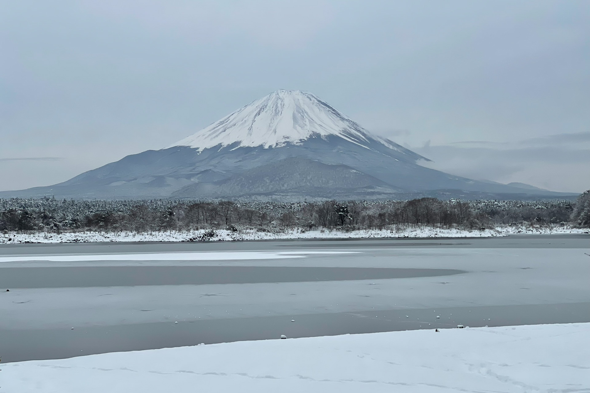 山梨県が「富士山閉山期における無謀登山対策パッケージ」を公開