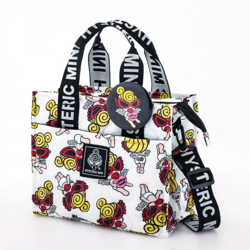 宝島社の公式通販のほか、ローソンやHMV＆BOOKS onlineでも販売するホワイトバージョン「HYSTERIC MINI 3ROOM SHOULDER BAG BOOK WHITE ver.」（書店では取り扱いなし）