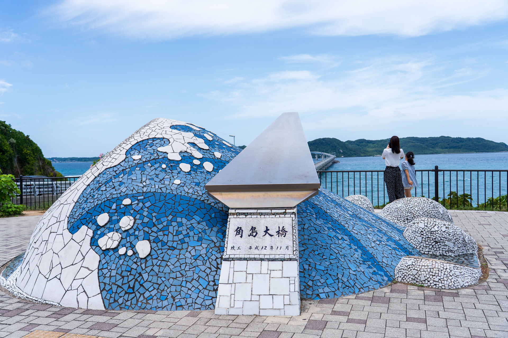 離島に架かる通行無料の一般道としては、全国でも有数のスケールを誇る角島大橋
