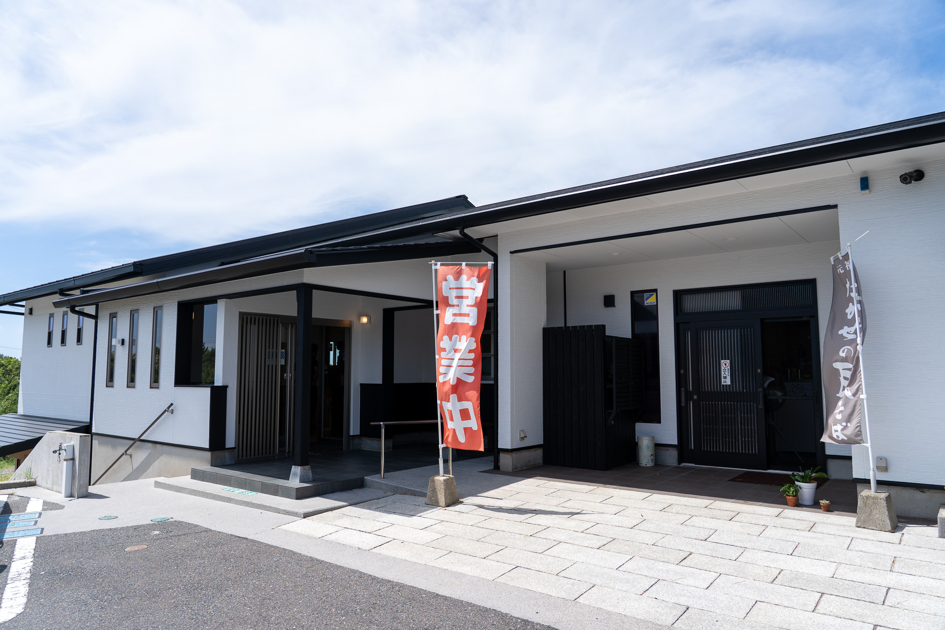 「瓦そば」の元祖として知られる「元祖瓦そば たかせ」。こちらは角島岬店