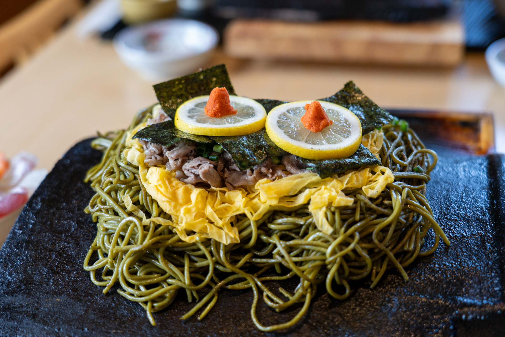 茹でて、水でしめて、一晩置いて、焼く。職人のこだわりが詰まった二人前の大ボリューム！