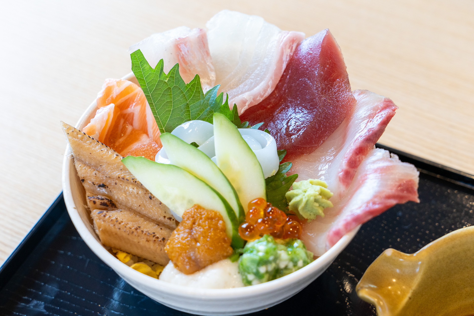 今回いただいたのは特選海鮮丼ミニがついた「瓦そばミニ海鮮丼セット」3278円