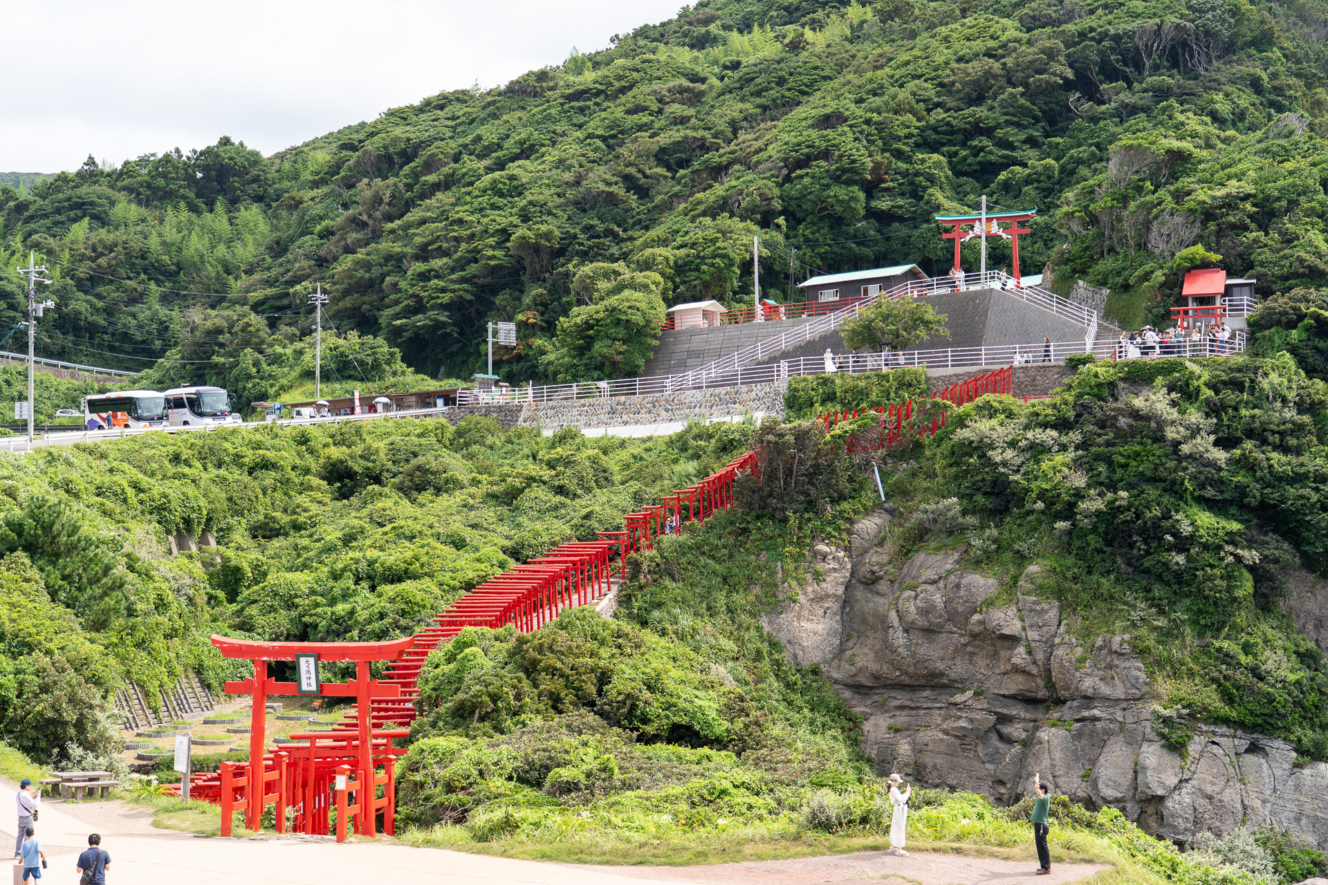 下に降りて振り返るとこんな景色