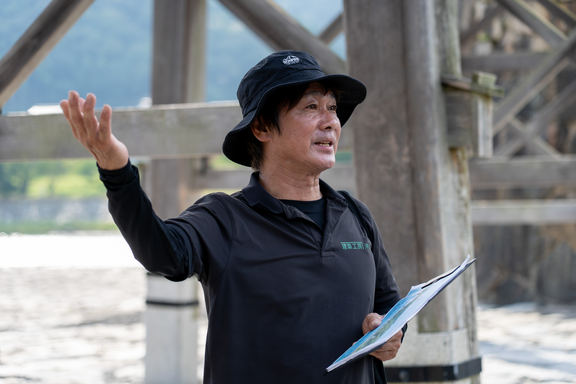 今回お話を伺った橋守大工職人の沖川公彦さん
