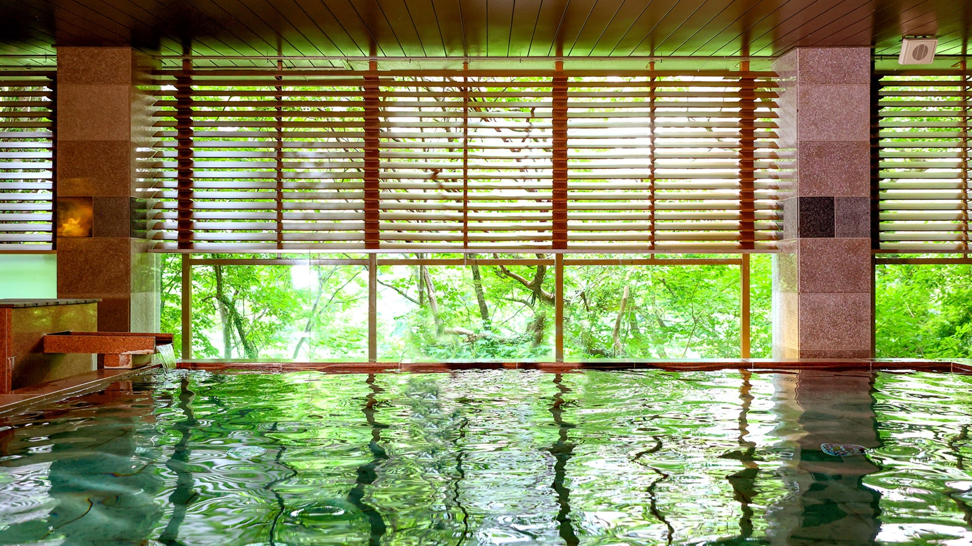 霜降の湯内の「華厳の湯」