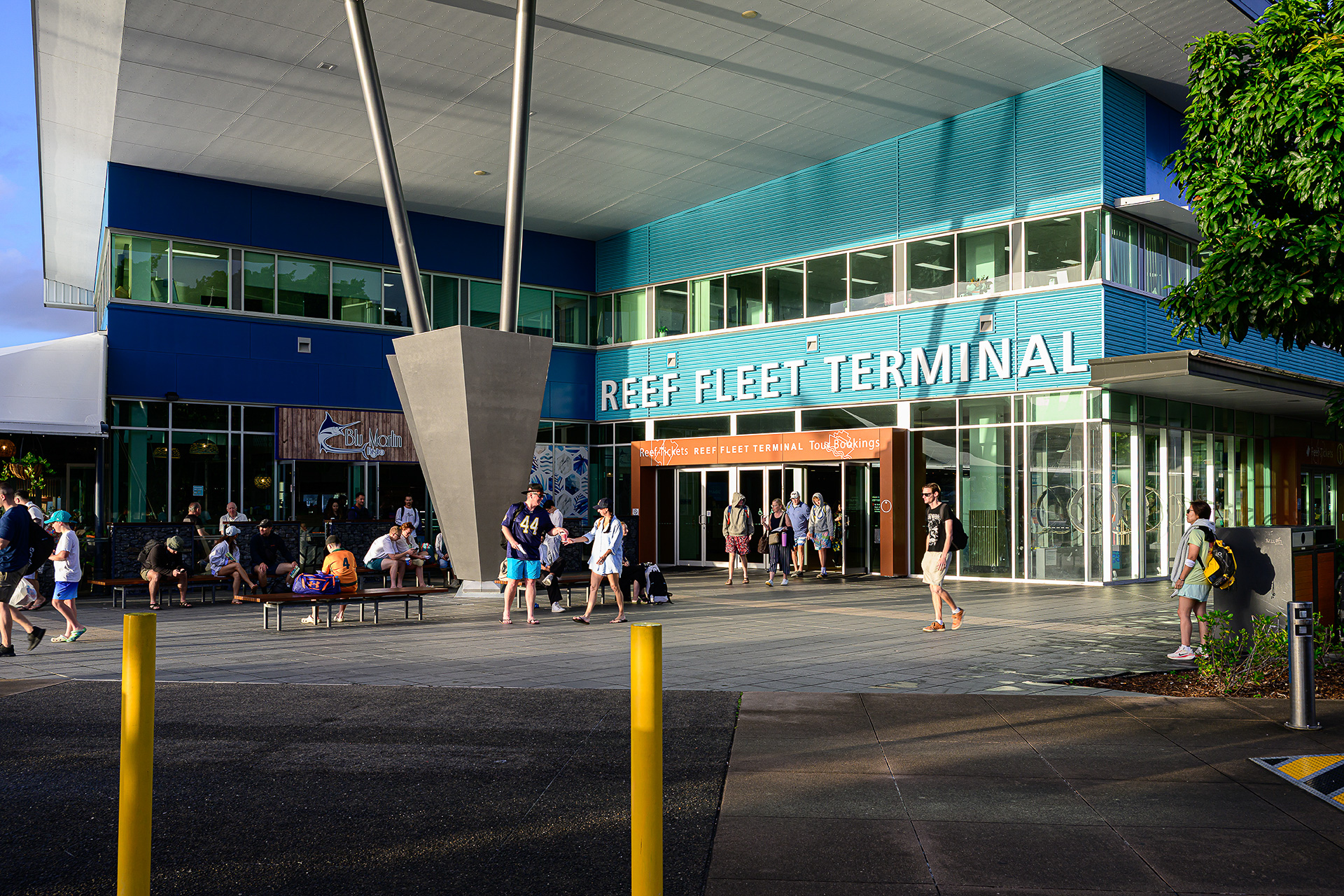 朝のReef Fleet Terminal。今回参加したSunlover Reef Cruisesだけでなく、各社のツアーの受付がここに集まっている